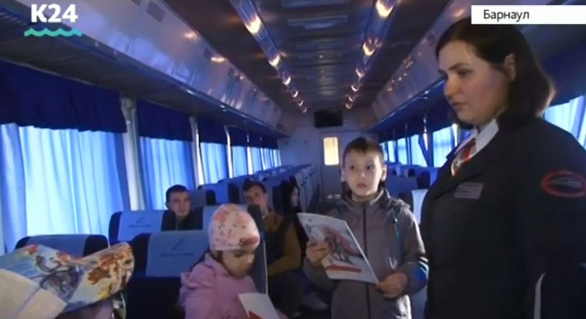 Экскурсию по вагонам поезда «Восток» провели для школьников в Барнауле Экскурсию по вагонам поезда «Восток» провели для школьников в Барнауле