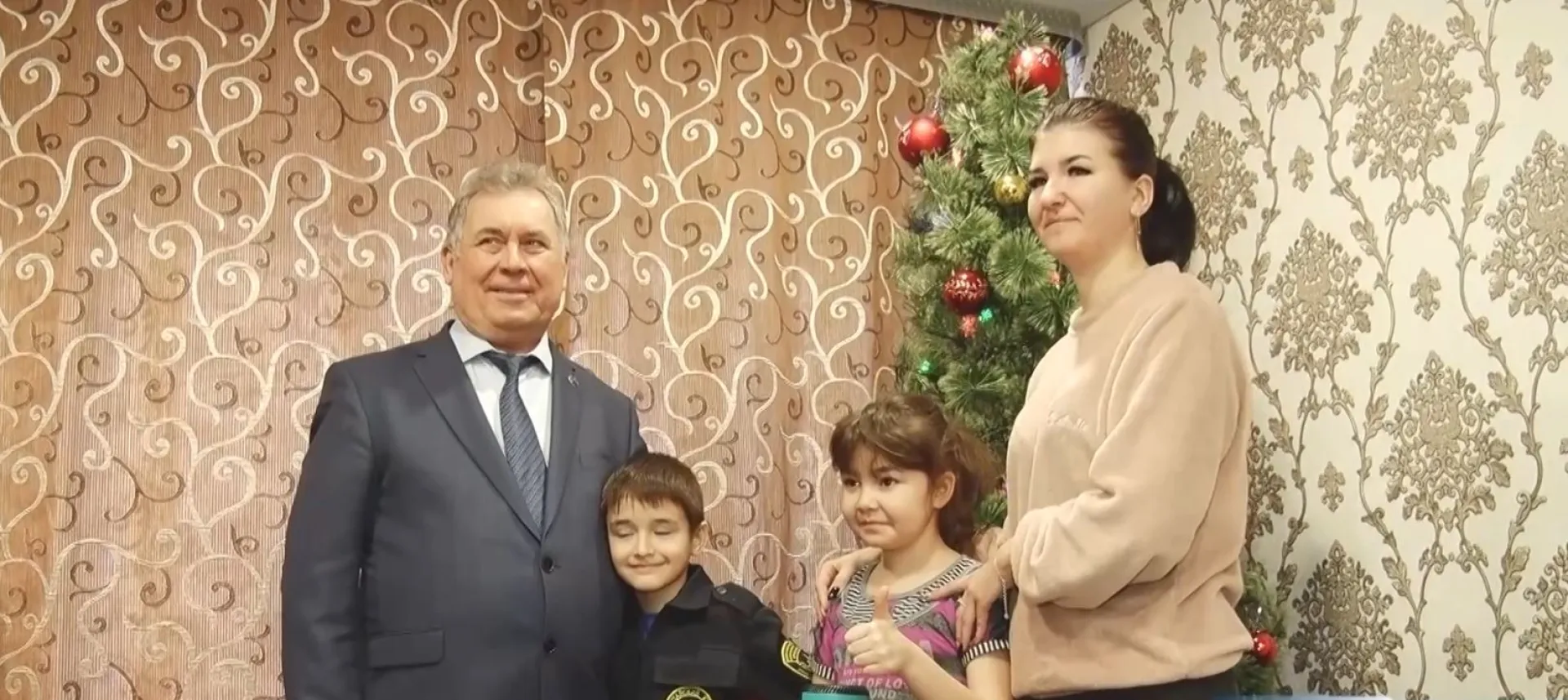 Председатель АКЗС Александр Романенко исполнил новогоднюю мечту детей из Рубцовска