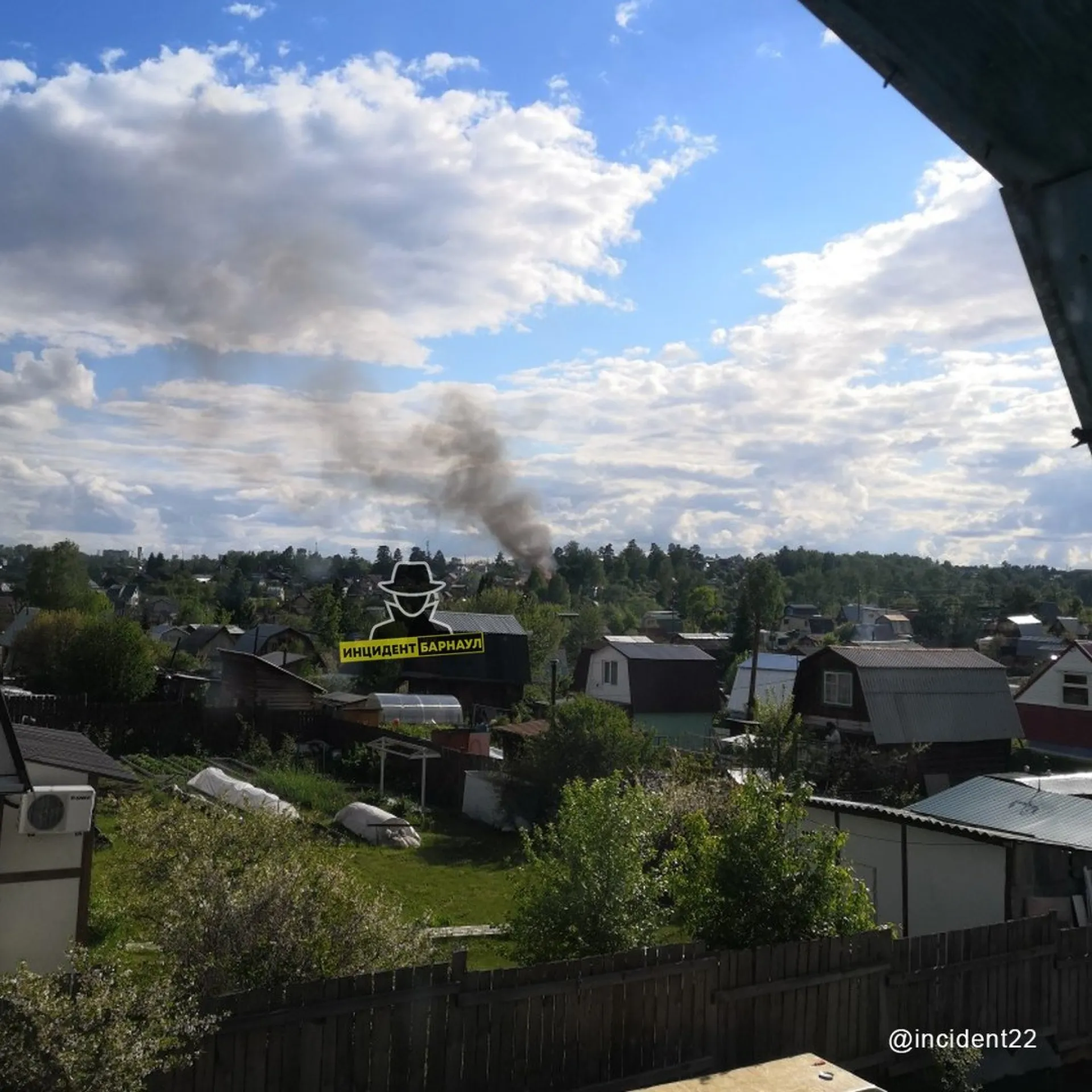 Соцсети: пожар произошел на дачных участках в Барнауле