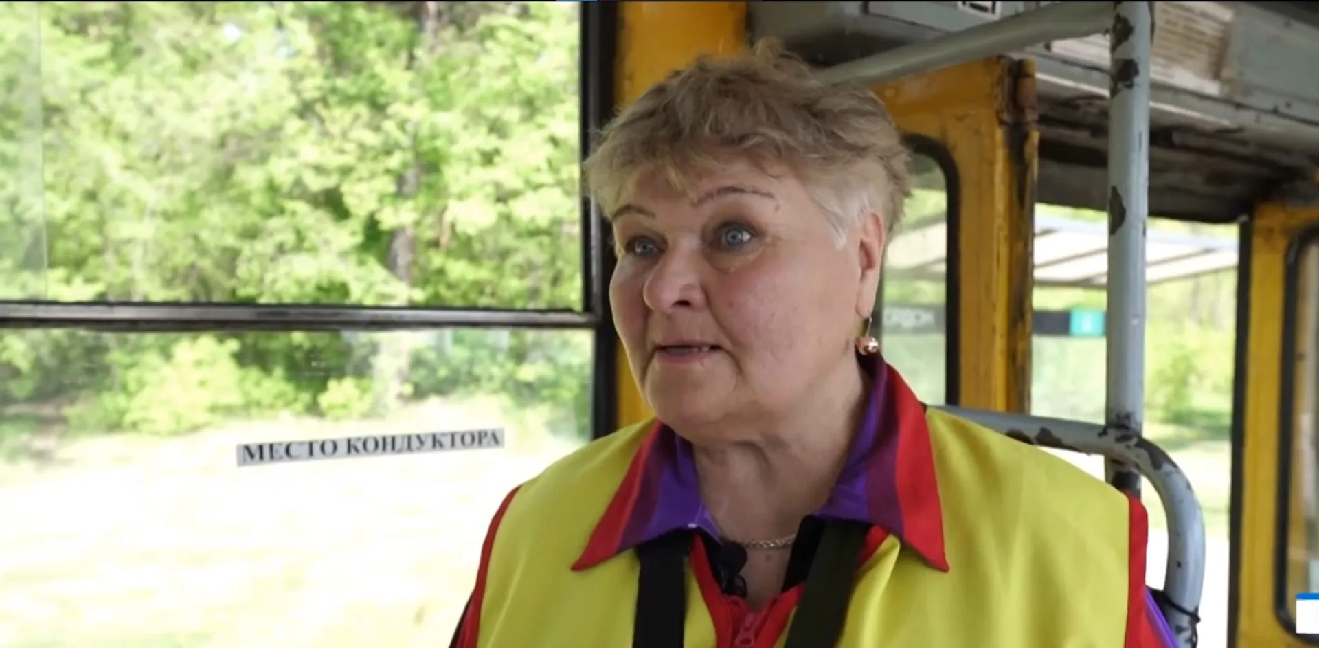 «Работа мне очень нравится»: кондуктор трамвая дарит хорошее настроение барнаульцам 