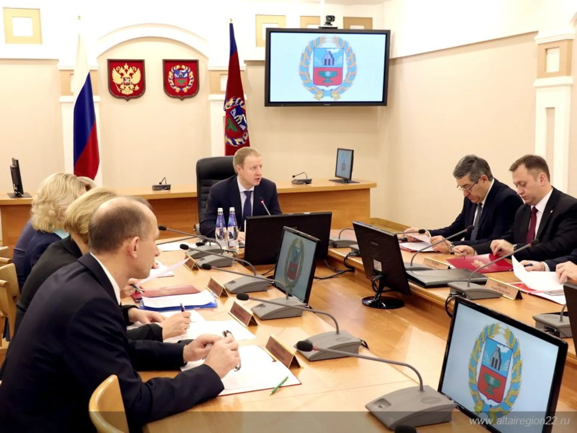 Губернатор Виктор Томенко провел заседание координационного совещания по обеспечению правопорядка в Алтайском крае Губернатор Виктор Томенко провел заседание координационного совещания по обеспечению правопорядка в Алтайском крае