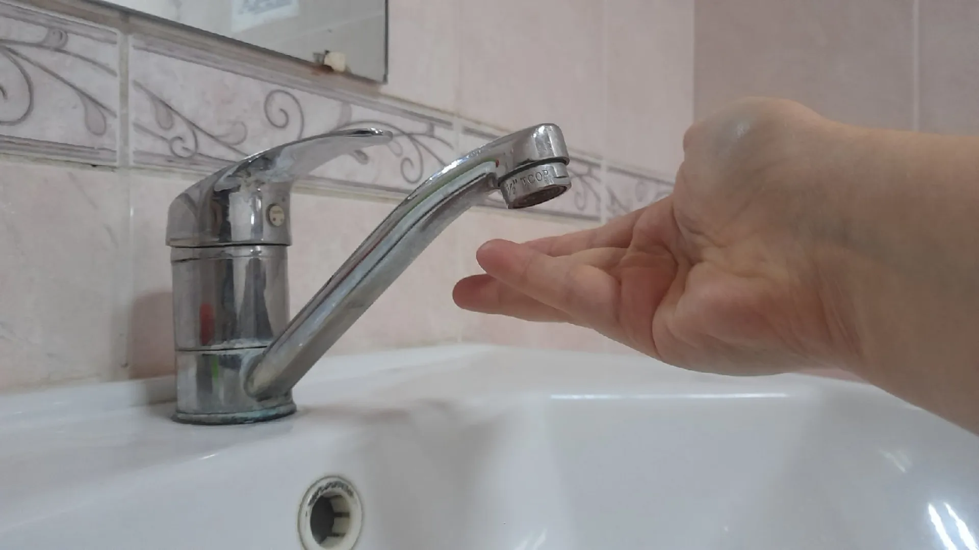 Холодную воду временно отключат в пригороде Барнаула
