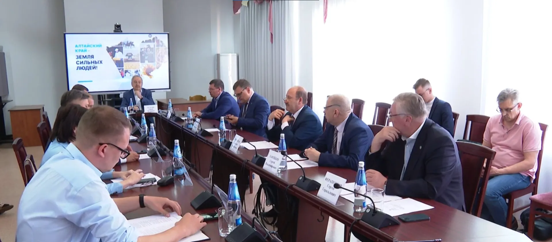 Точки роста алтайской промышленности обсудили сегодня за круглым столом в Барнауле