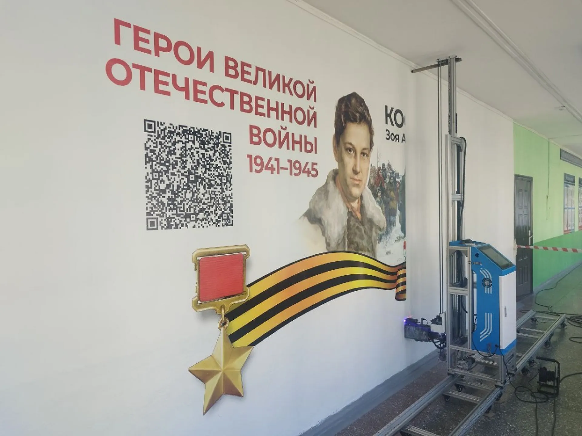Лица Героев появились на стенах шести барнаульских школ
