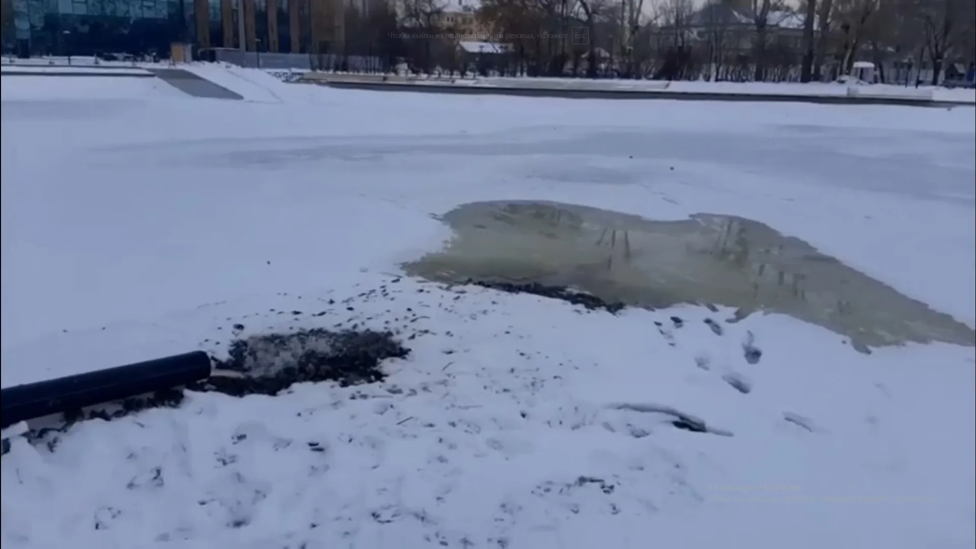 Пруд в барнаульском парке «Изумрудный» начали заполнять водой 