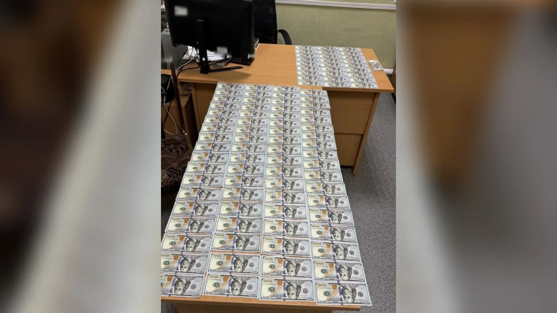 Гражданина Казахстана задержали при попытке дать взятку алтайскому таможеннику
