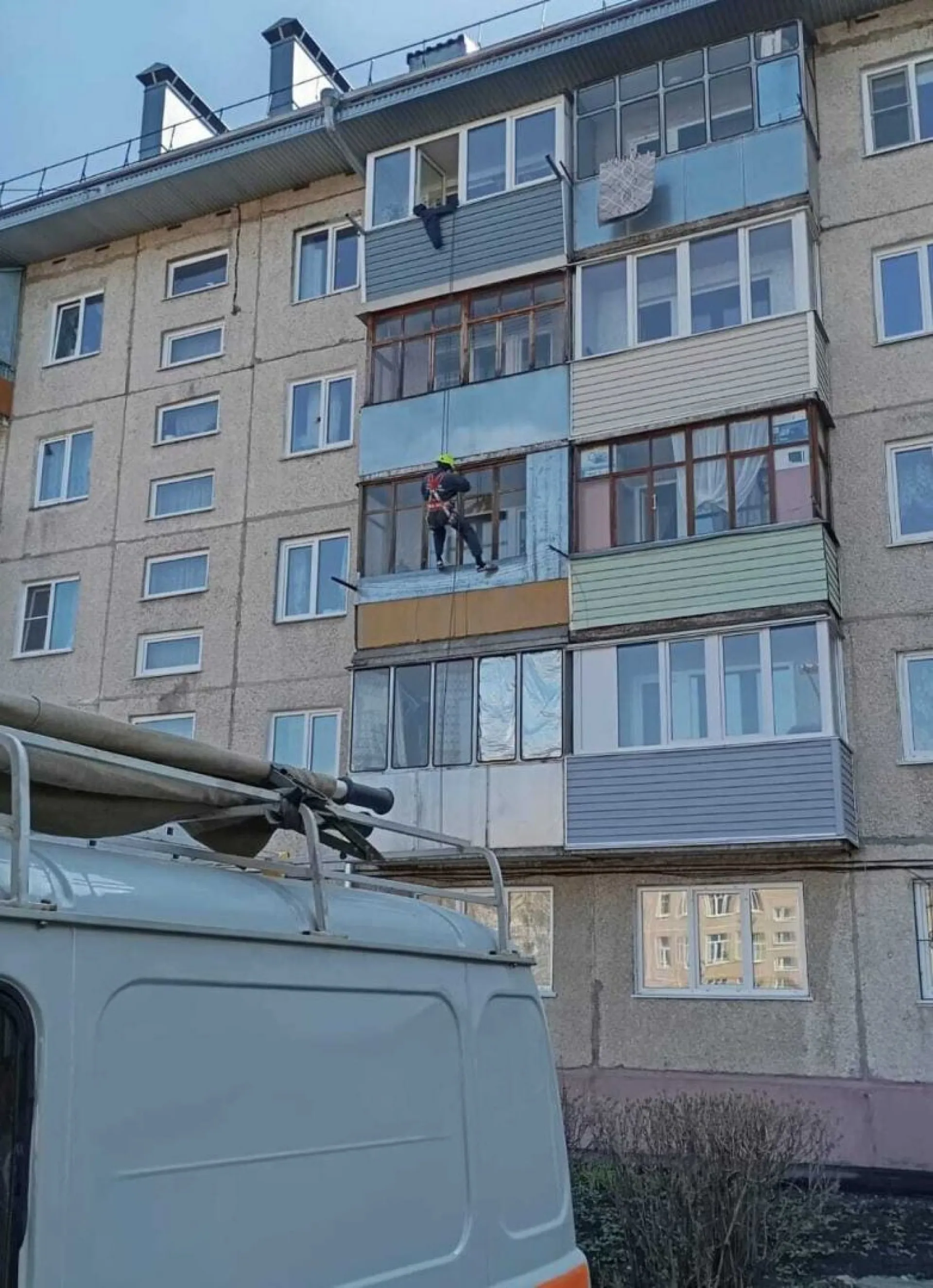 Краевые спасатели помогли барнаульской пенсионерке, которая оказалась заперта в своей квартире