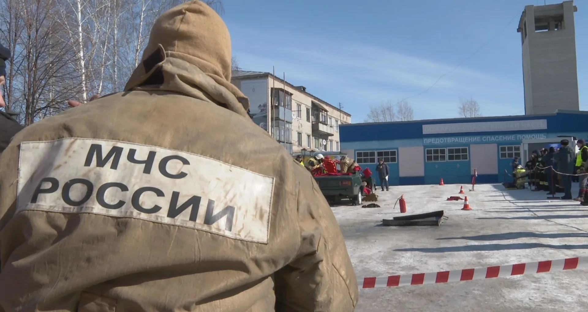 Подросток провалился в 5-метровый погреб с ледяной водой в Алтайском крае. Выбраться ему помогли спасатели Подросток провалился в 5-метровый погреб с ледяной водой в Алтайском крае. Выбраться ему помогли спасатели