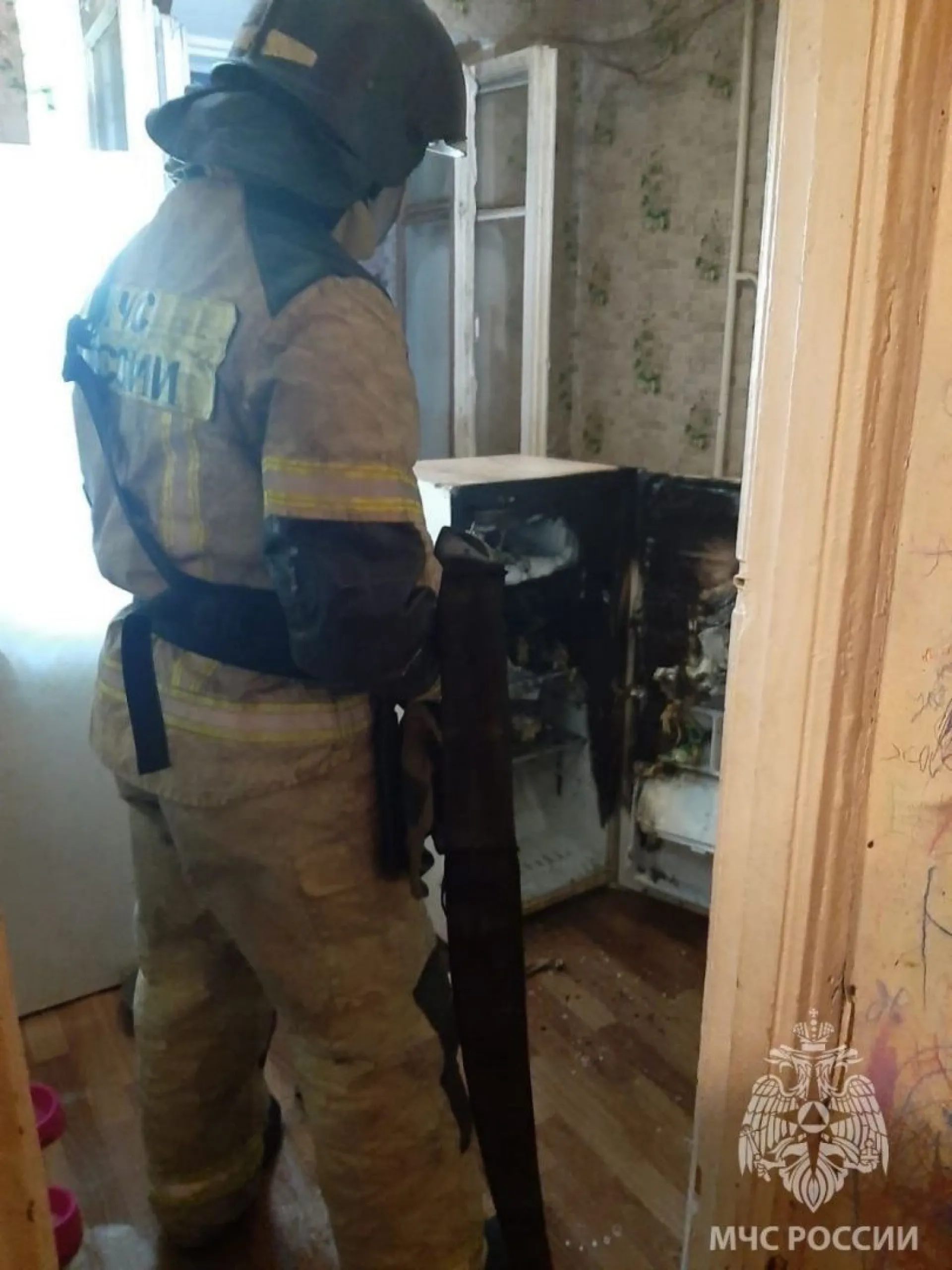 Сотрудники МЧС потушили несколько пожаров в Барнауле