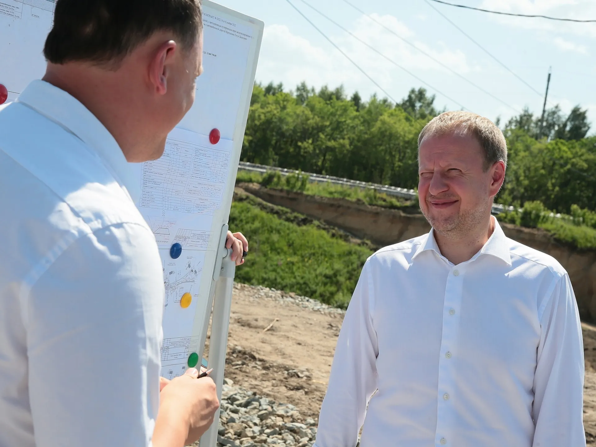 Губернатор Томенко проверил, как в Заринске ремонтируют дороги и парк