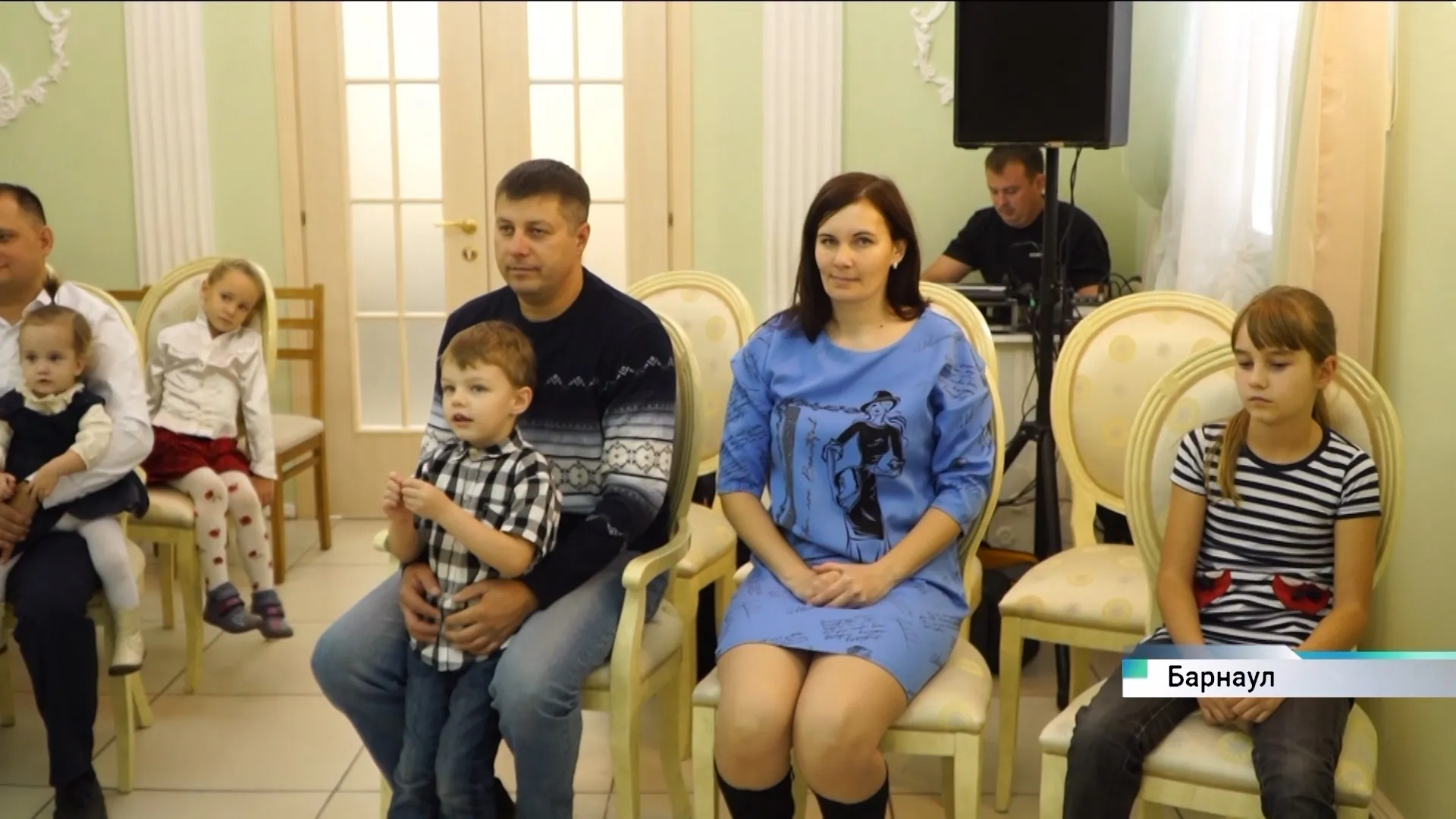 «Приносит свежий воздух нам». Рассказываем о многодетной семье барнаульца Александра Куценко