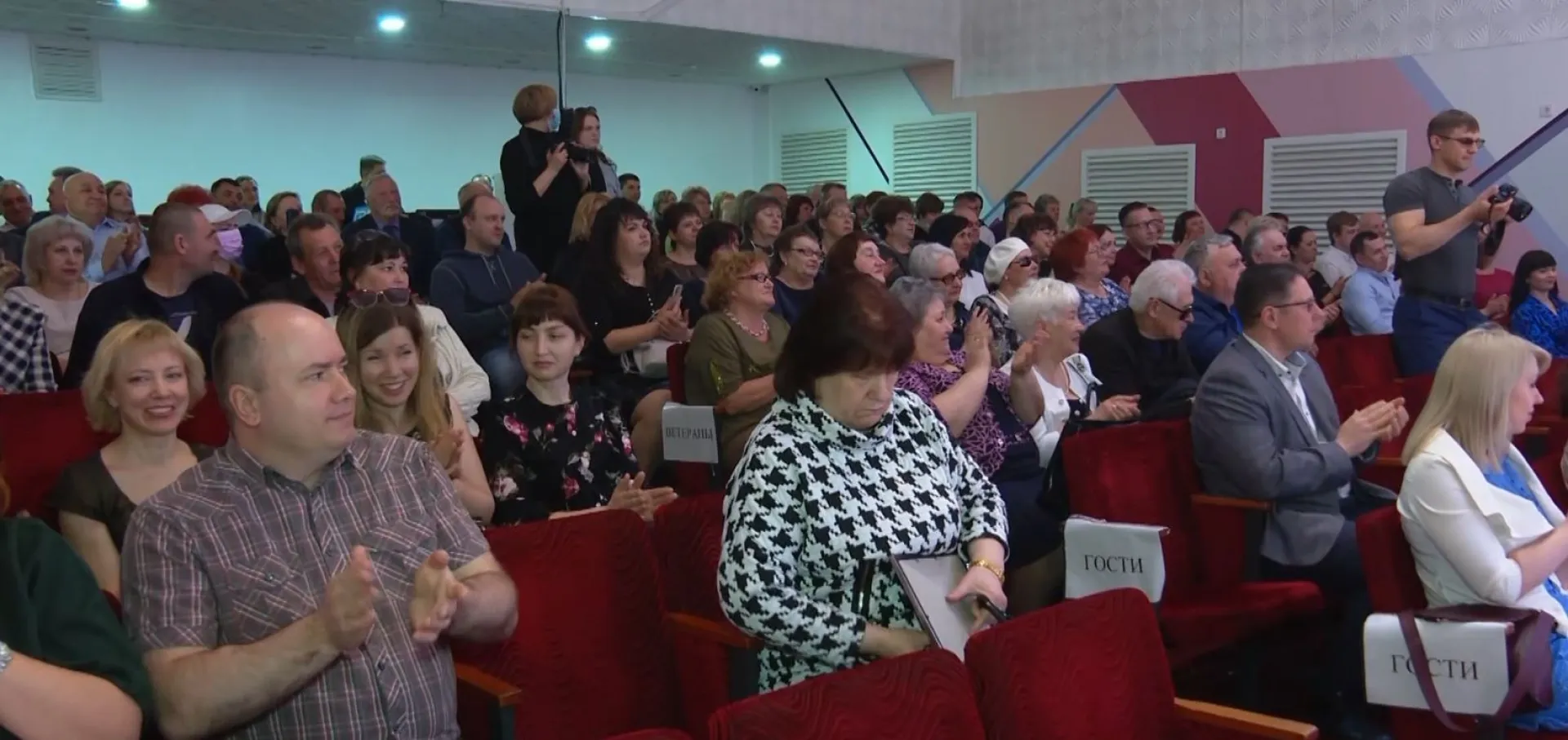 В честь Дня работника скорой медпомощи лучших врачей и фельдшеров наградили в Алтайском крае