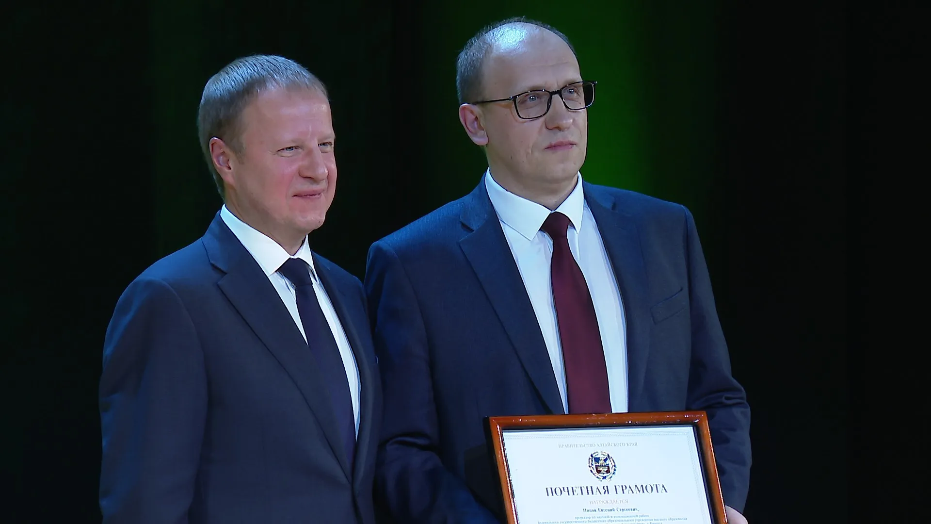 Губернатор Виктор Томенко поздравил АГАУ с юбилеем и вручил награды сотрудникам вуза Губернатор Виктор Томенко поздравил АГАУ с юбилеем и вручил награды сотрудникам вуза