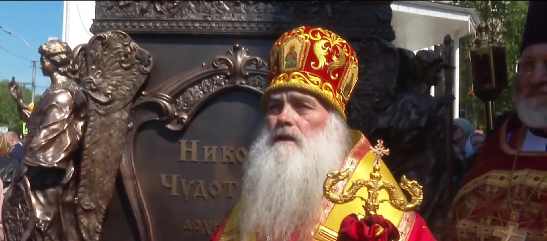 Памятник Николаю Чудотворцу в канун православного праздника открыли в Барнауле