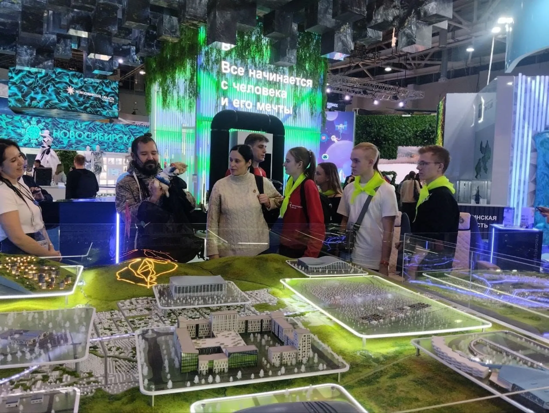 150 юных жителей Алтайского края уже побывали на выставке «Россия» в Москве 150 юных жителей Алтайского края уже побывали на выставке «Россия» в Москве