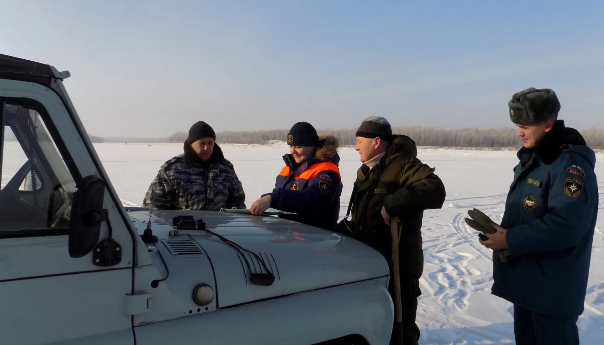 Автомобиль провалился под лёд в Алтайском крае Автомобиль провалился под лёд в Алтайском крае