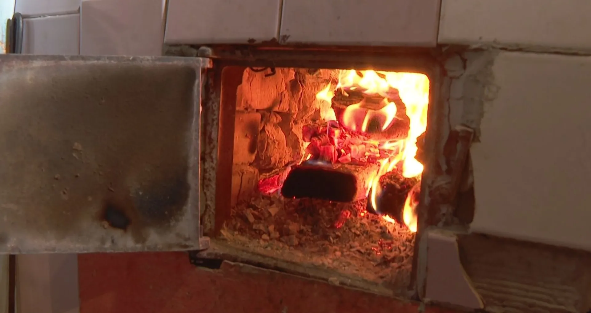 Частный дом загорелся в Бийске