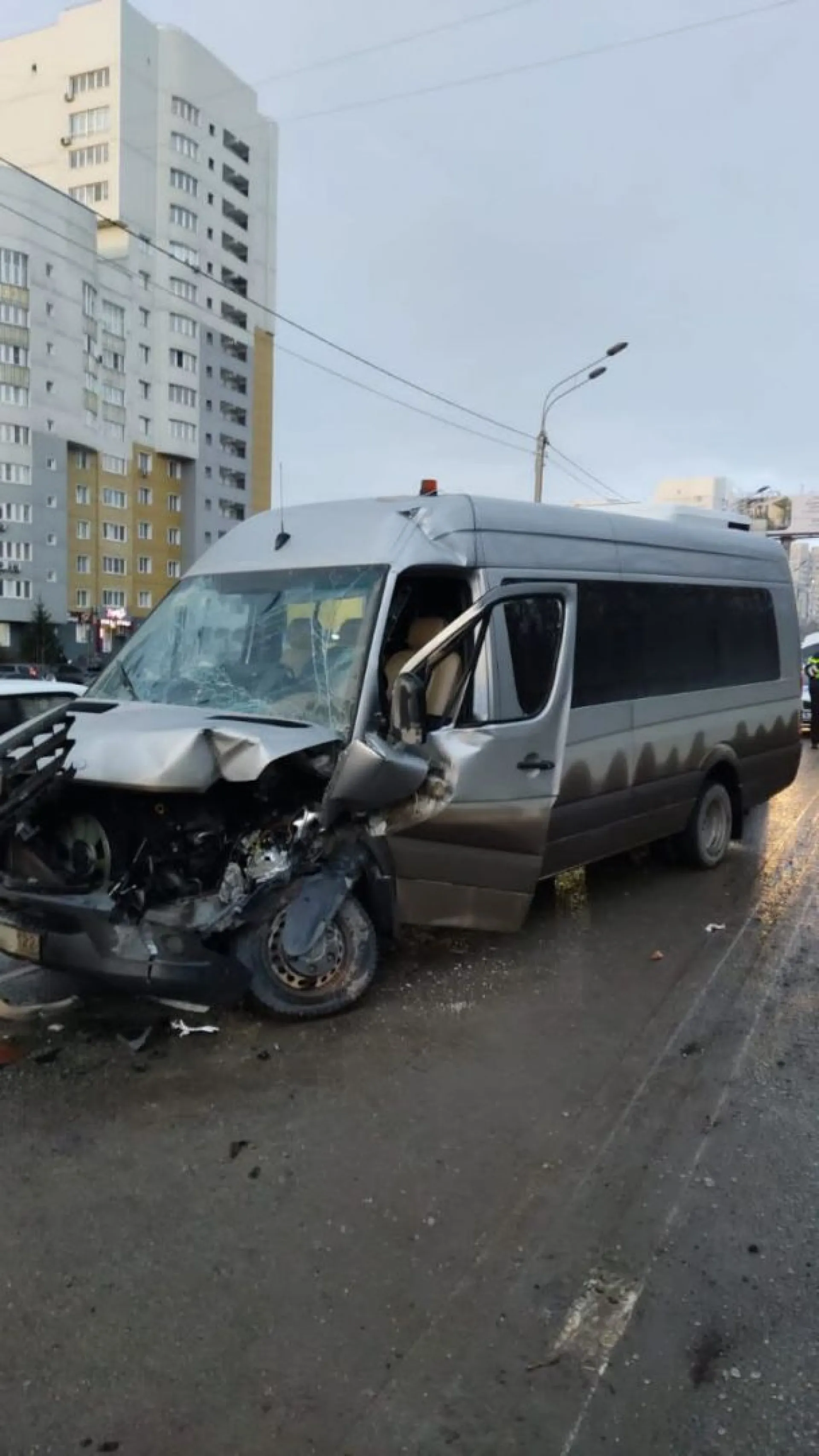 Пьяный тракторист въехал в микроавтобус с детьми в Барнауле