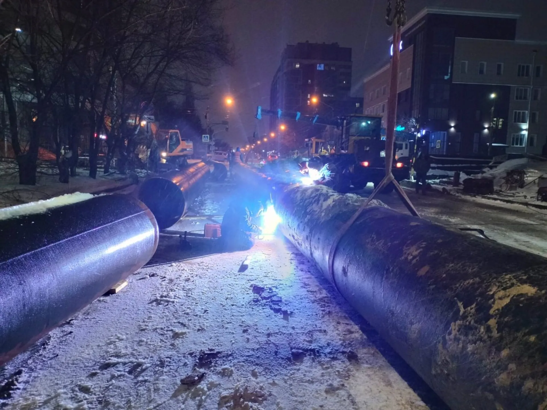 Земляные работы завершились на месте провала асфальта в Барнауле