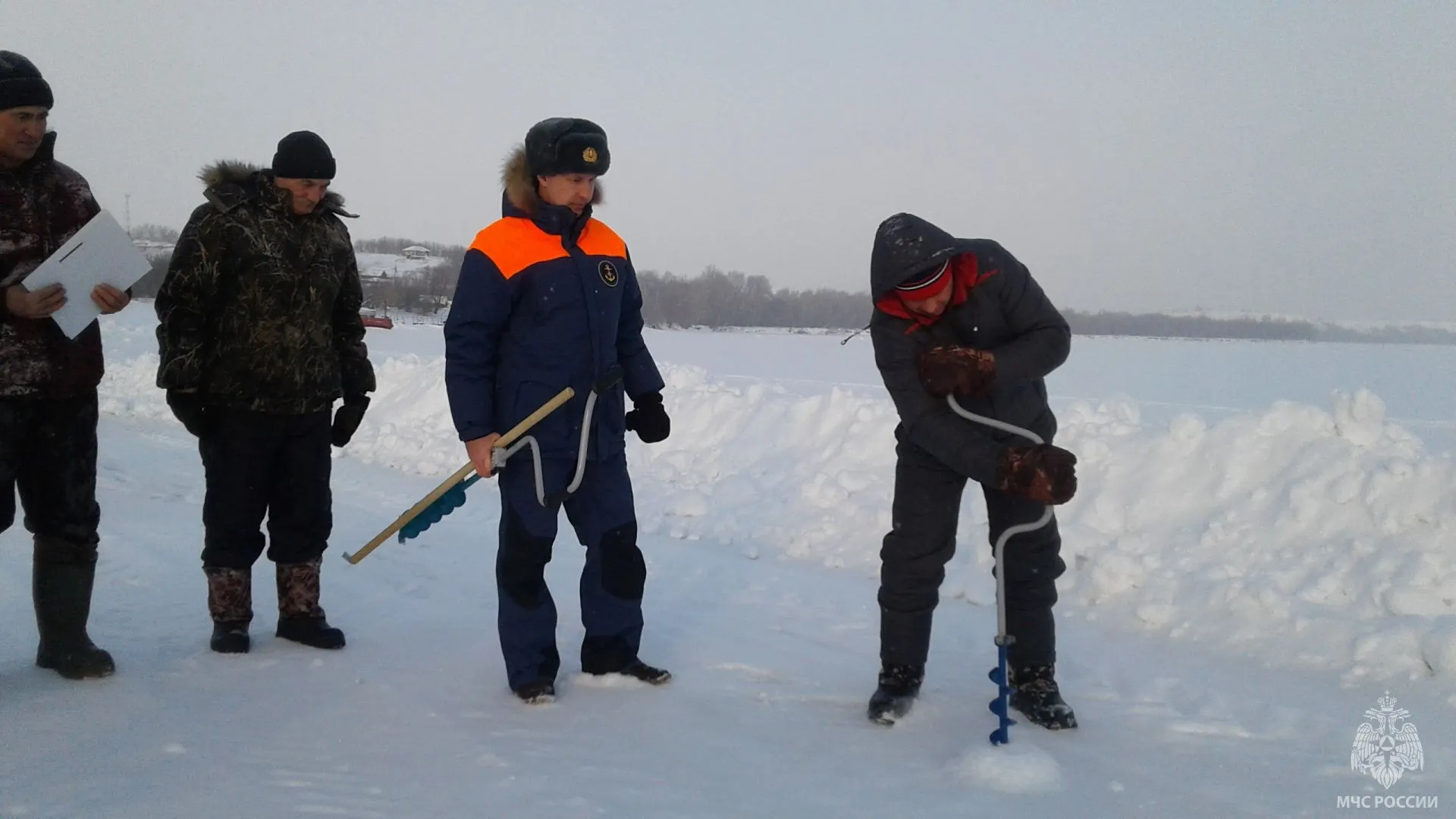 Четвертая ледовая переправа заработала в Алтайском крае Четвертая ледовая переправа заработала в Алтайском крае