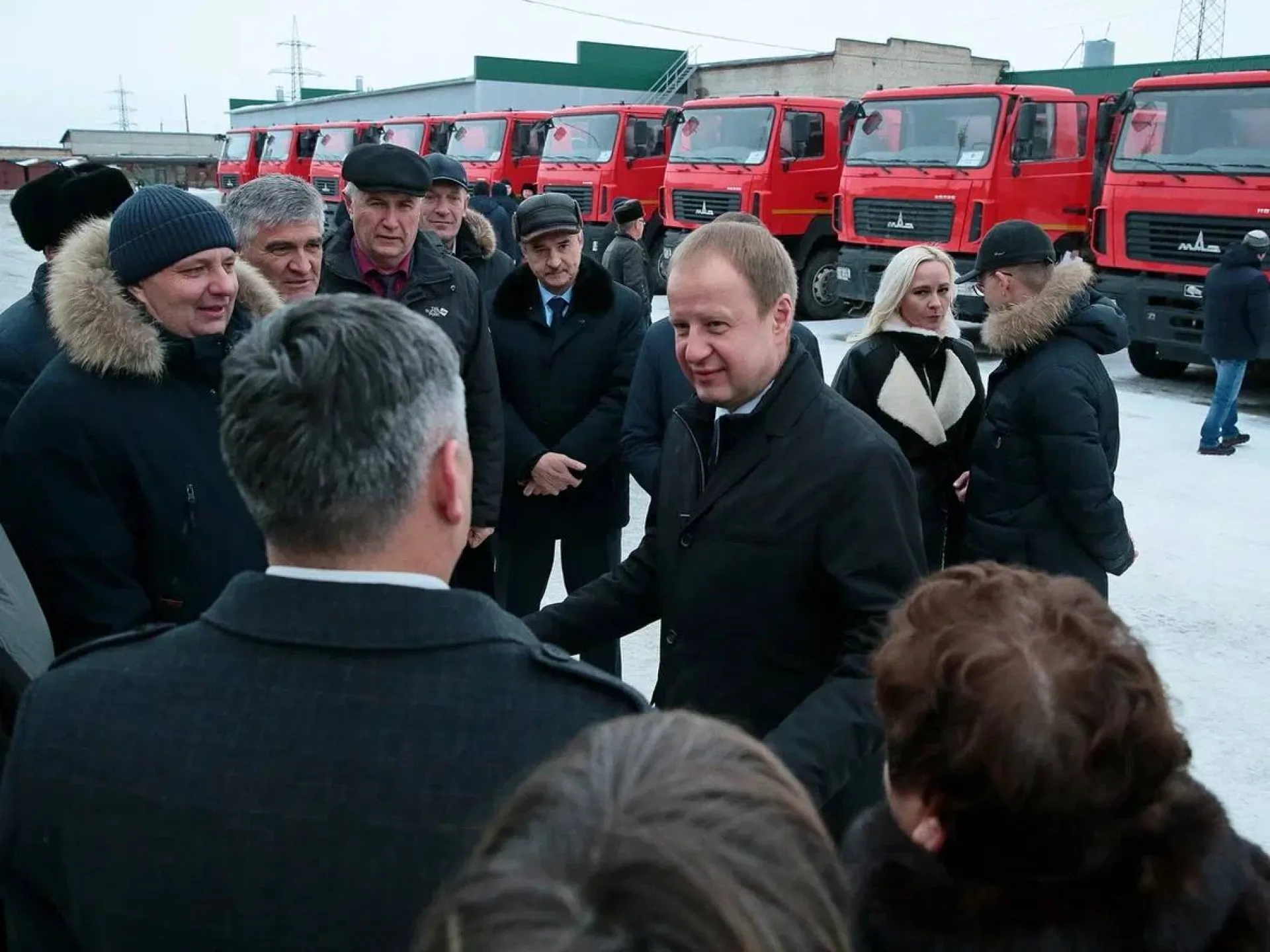 Губернатор Виктор Томенко вручил новую коммунальную технику районам Алтайского края