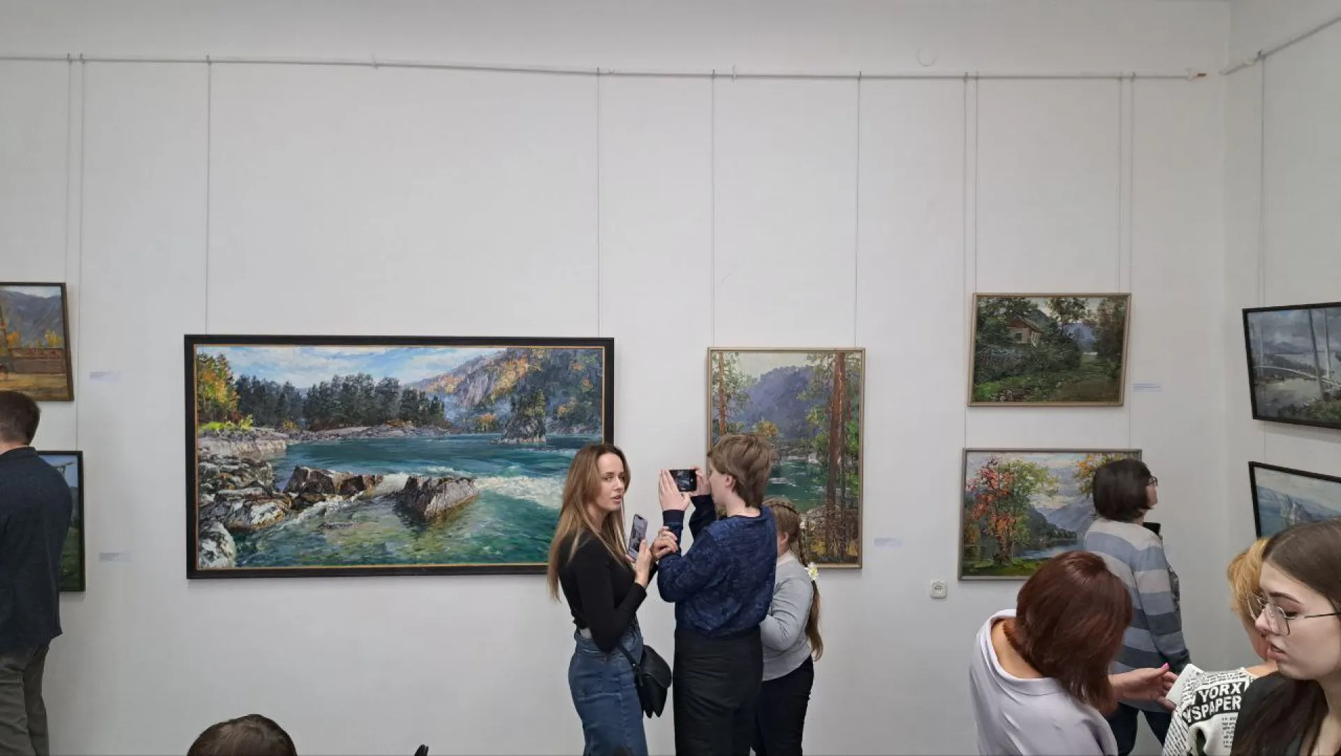 Выставка заслуженного художника России работает в Барнауле Выставка заслуженного художника России работает в Барнауле