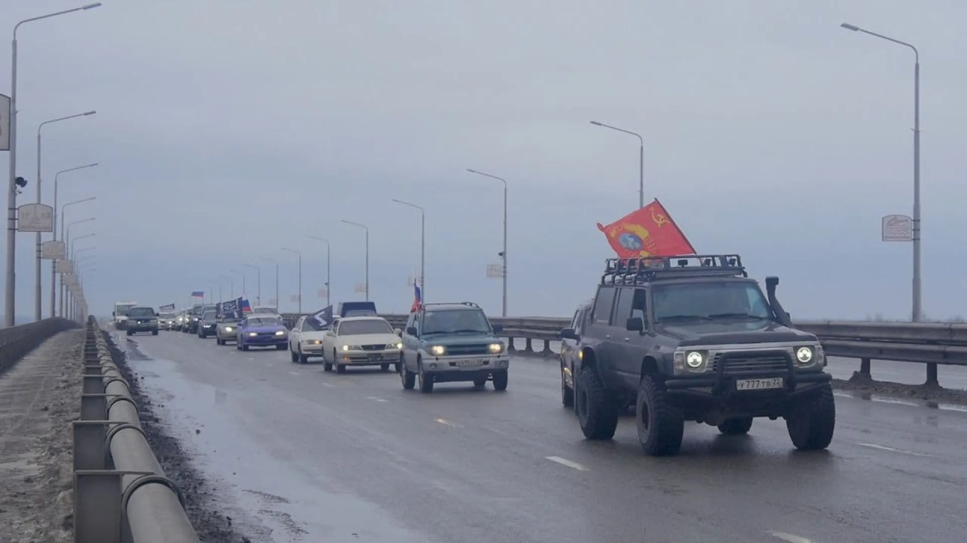 В Барнауле общественные организации провели автопробег в поддержку Вооружённых сил РФ, задействованных в спецоперации в Донбассе