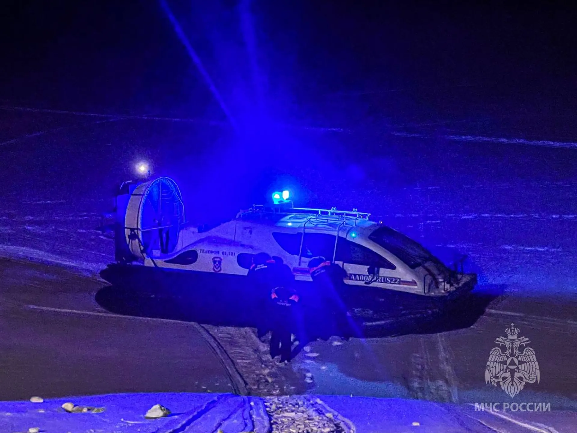 Ещё одних застрявших рыбаков спасли в Алтайском крае
