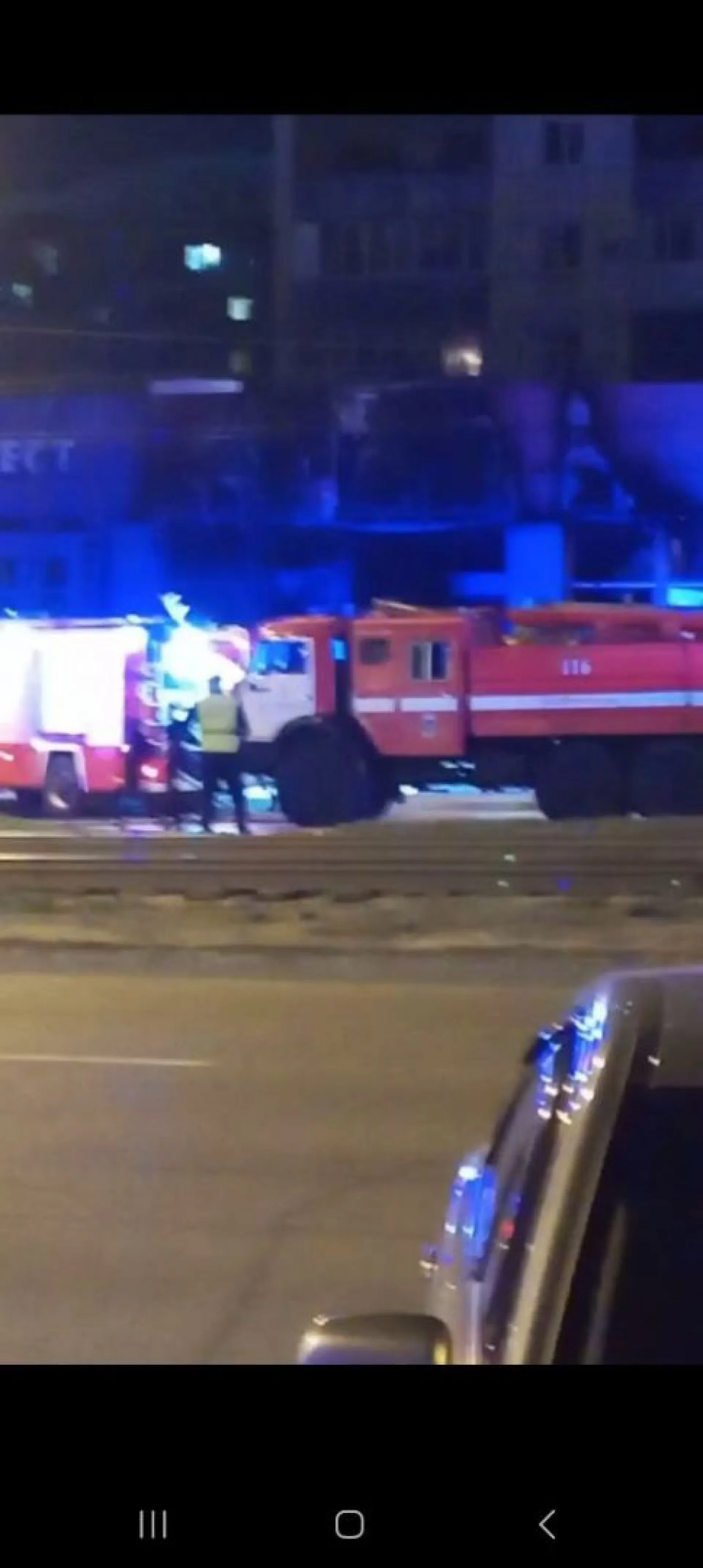 В Барнауле загорелся торговый центр «Норд-Вест»