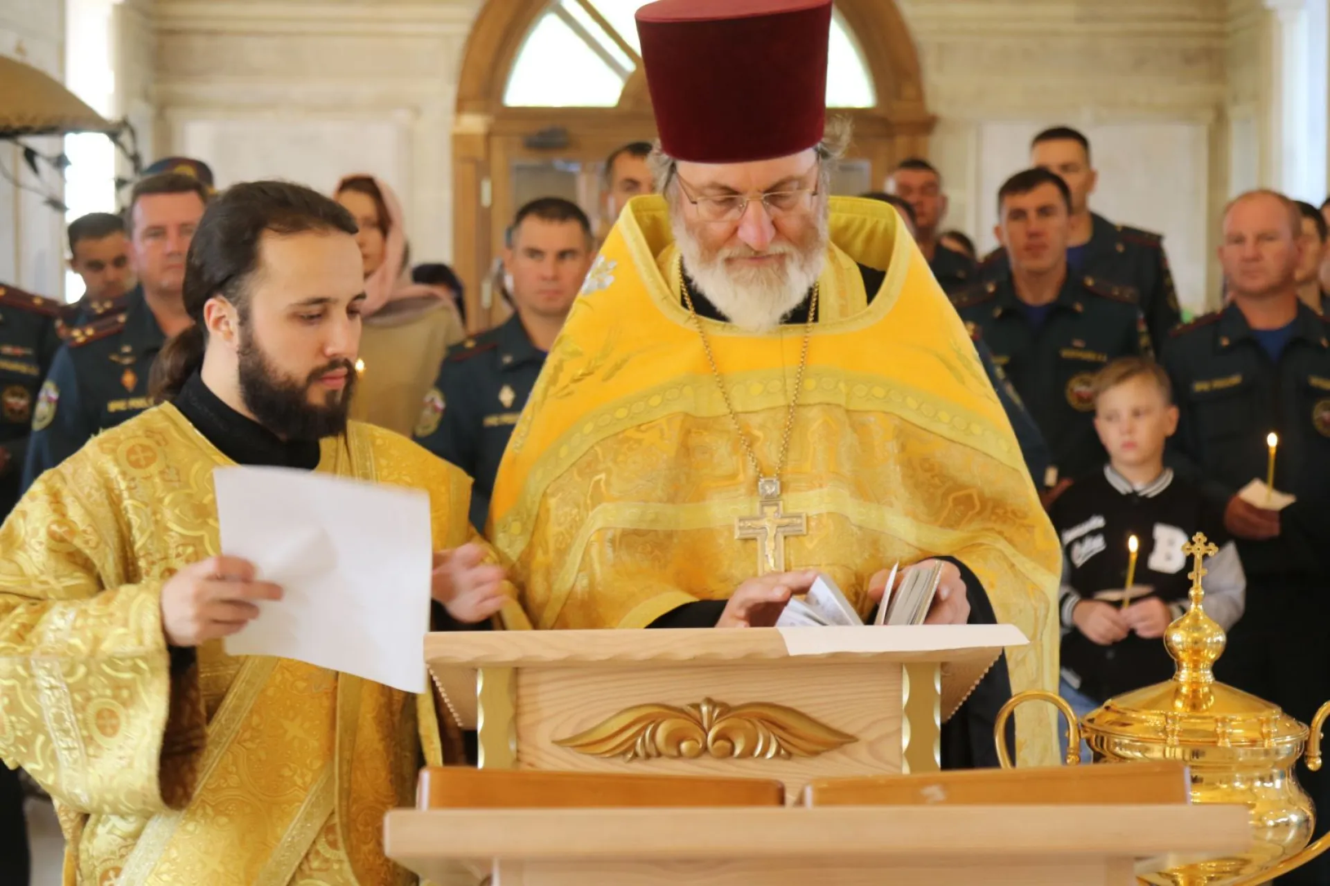 Алтайские спасатели приняли участие в молебне в честь иконы Божией Матери «Неопалимая Купина»