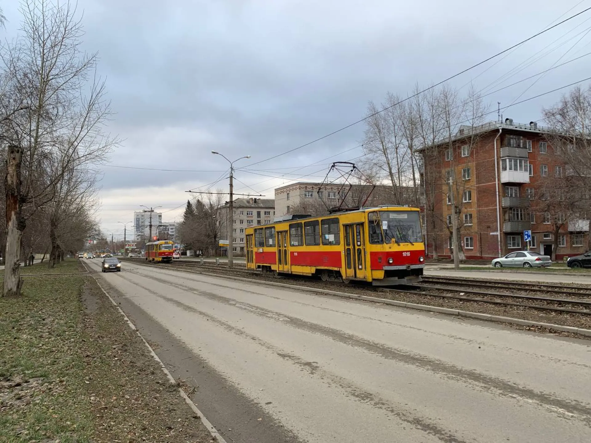 Проблемы с электричеством в Барнауле: без света осталось здание ж/д вокзала, не ходят трамваи