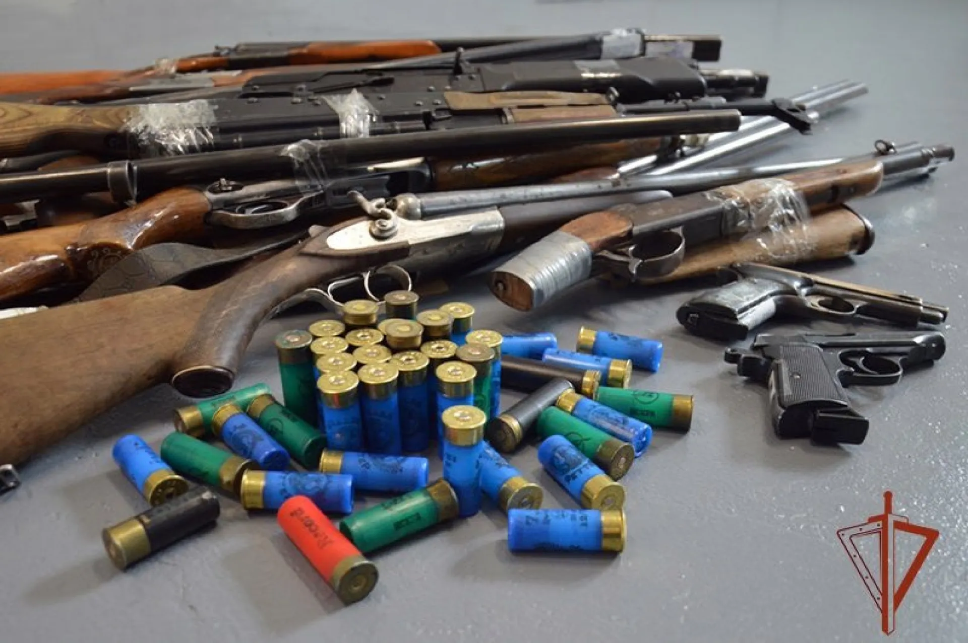 Более 20 единиц незаконного оружия сдали жители Алтайского края