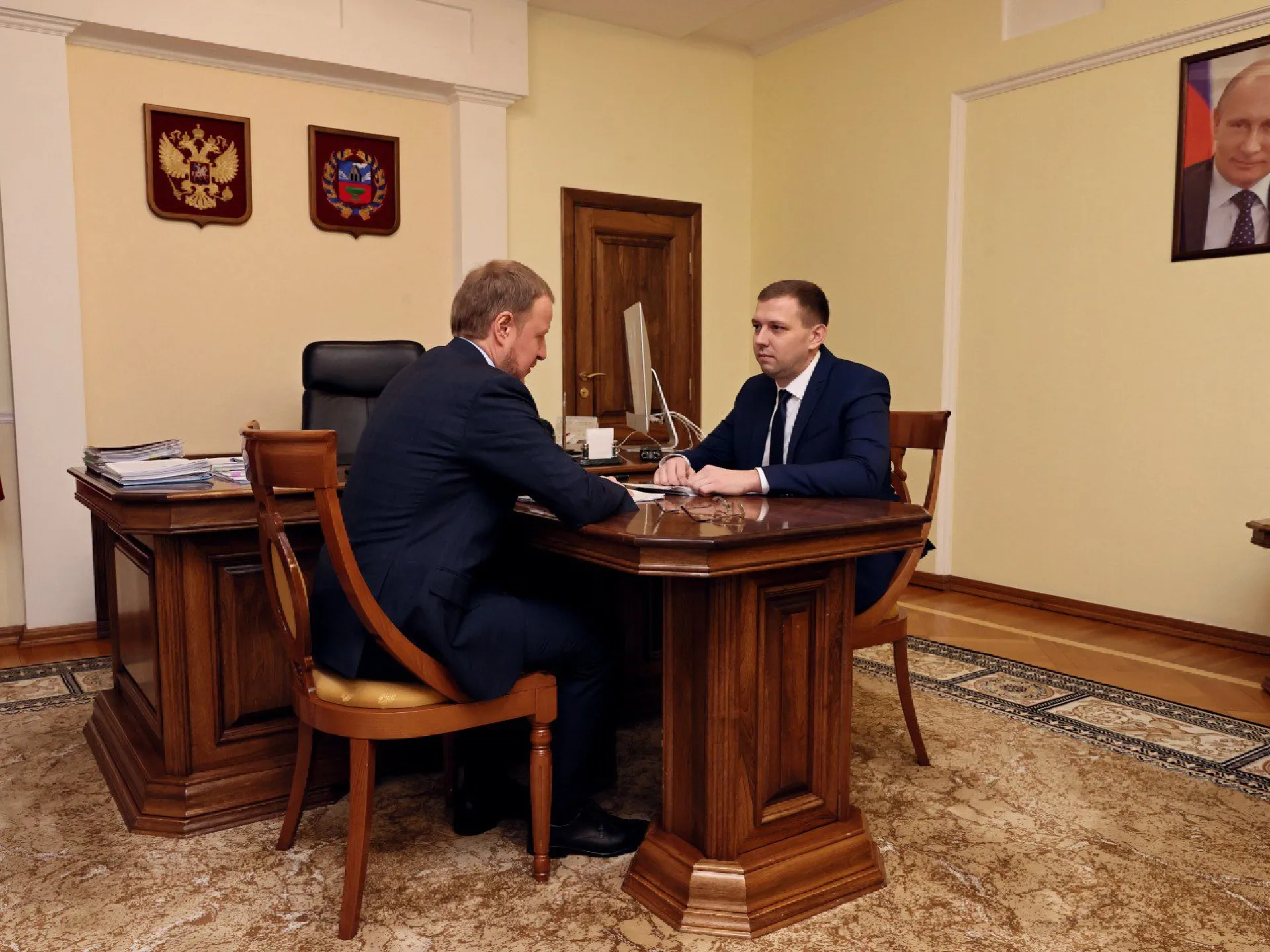 Ремонт дорог обсудили мэр Бийска и губернатор Алтайского края Ремонт дорог обсудили мэр Бийска и губернатор Алтайского края