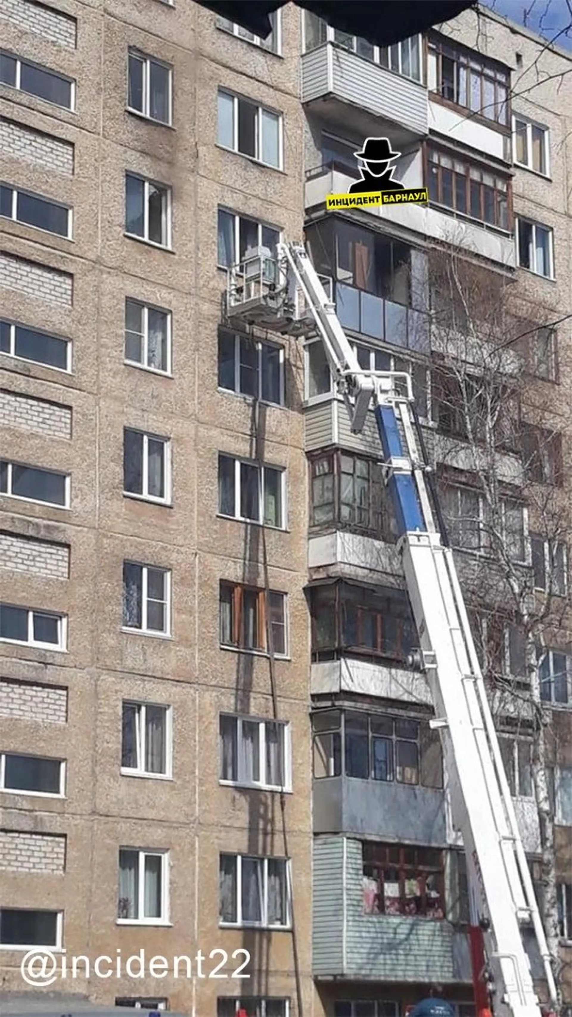 Пожар в многоэтажном доме произошёл в Барнауле