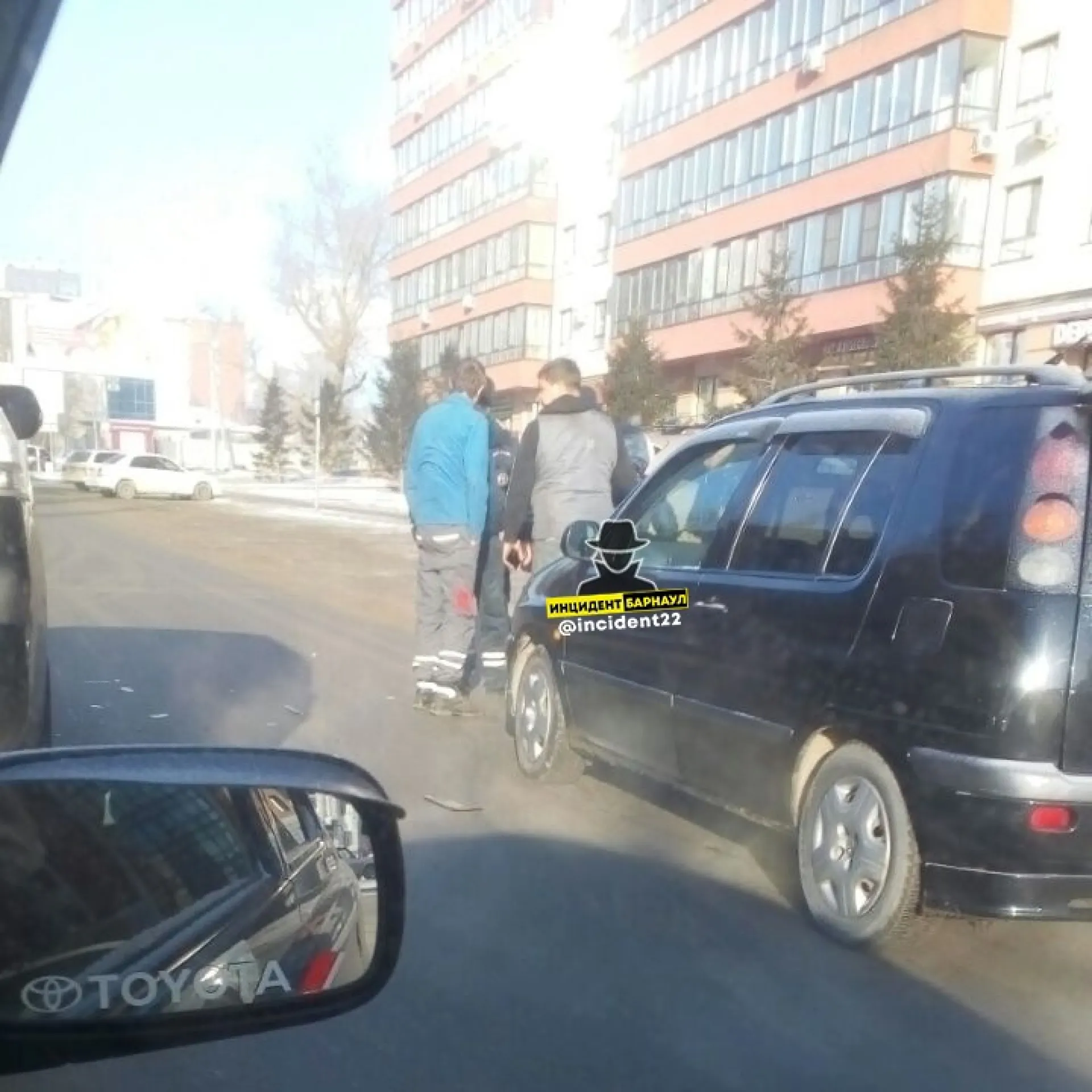 Двух человек сбили на проспекте Комсомольском в Барнауле Двух человек сбили на проспекте Комсомольском в Барнауле