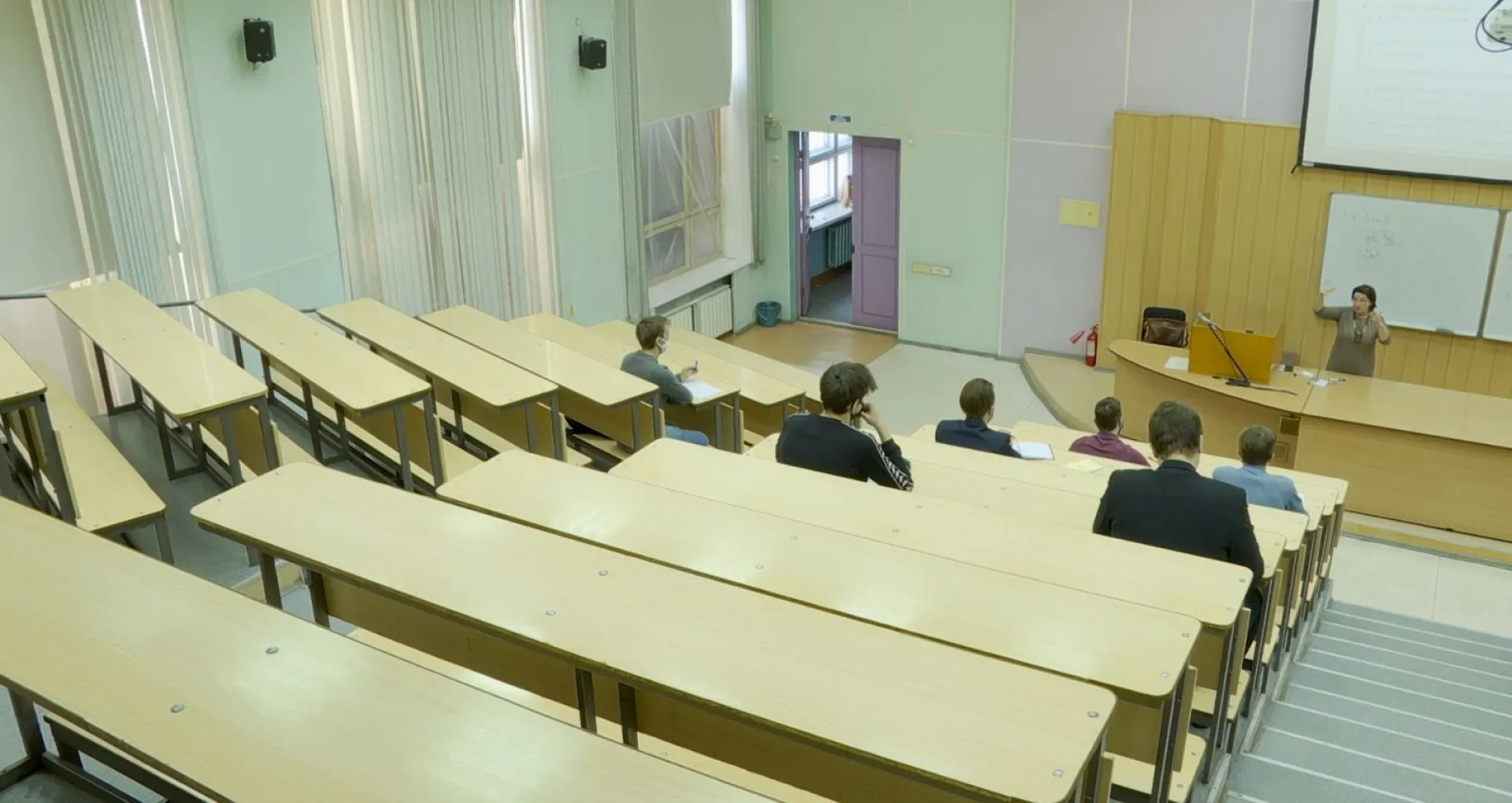 Восемь барнаульских школ вошли в топ Алтайского края по количеству выпускников, поступивших в ведущие вузы России
