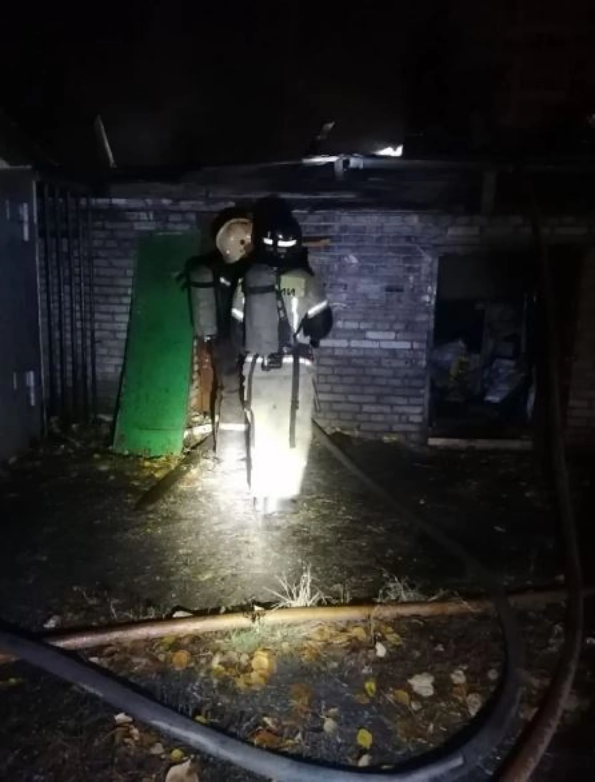 Гаражи загорелись ночью в Барнауле Гаражи загорелись ночью в Барнауле