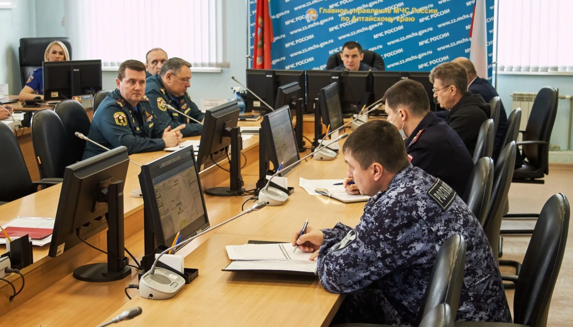 Продолжается работа по стабилизации обстановки с пожарами в Алтайском крае
