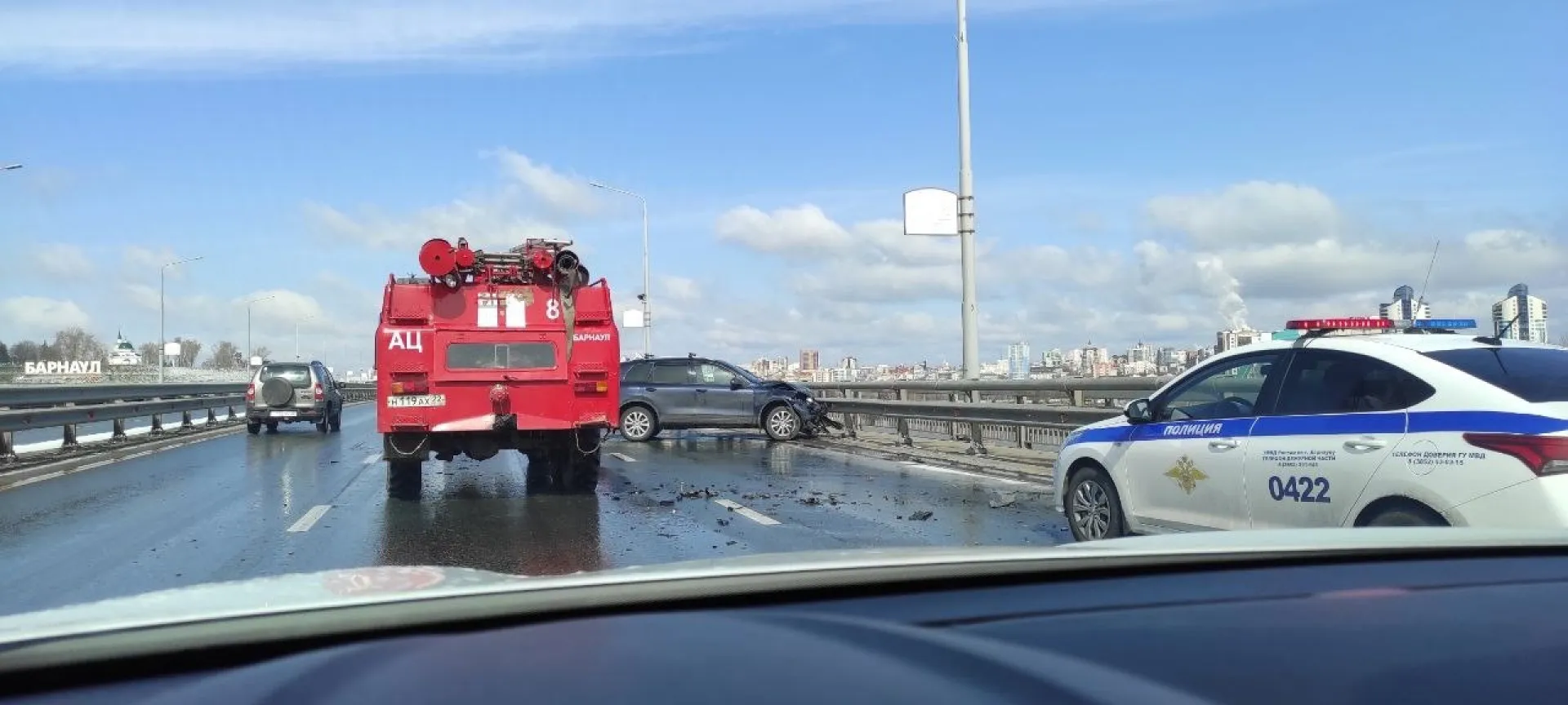 Снегопад привел к ДТП на мосту через Обь в Барнауле Снегопад привел к ДТП на мосту через Обь в Барнауле