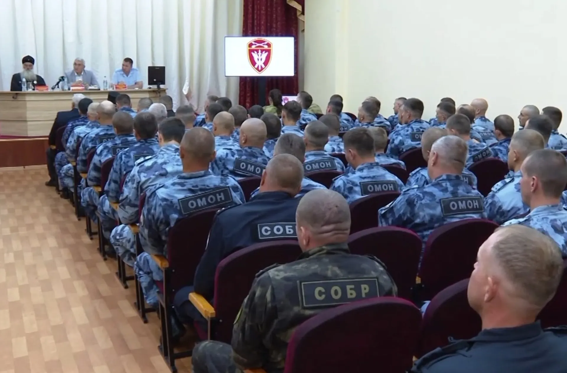 В Барнауле наградили сотрудников Управления Росгвардии по Алтайскому краю, принимавших участие в защите мирного населения Донецкой и Луганской народных республик