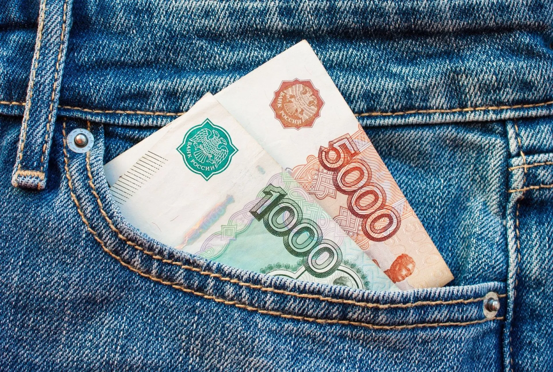 Бывшего судебного пристава осудили за взятку в Алтайском крае