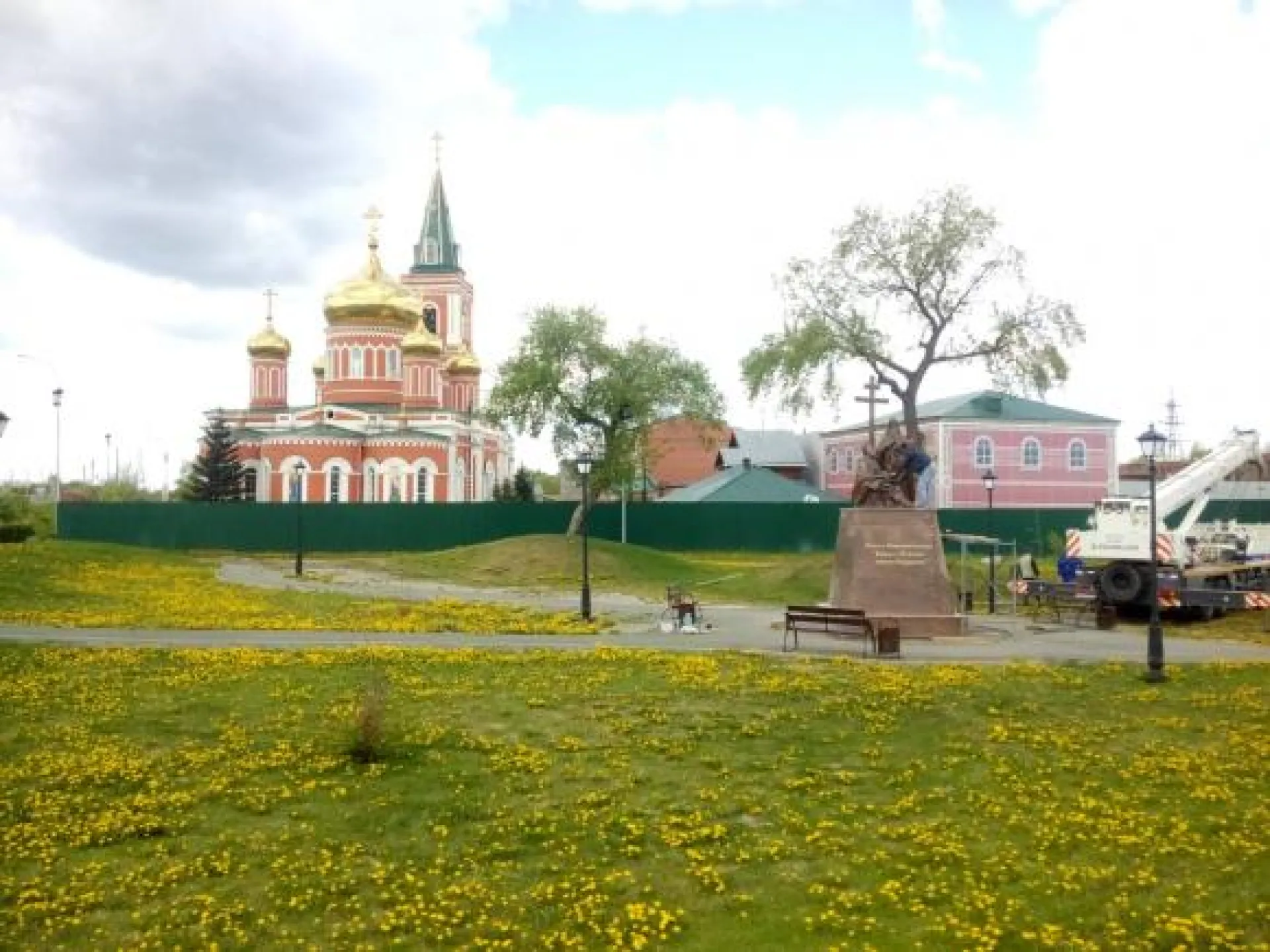 Памятник Кириллу и Мефодию установили в Барнауле Памятник Кириллу и Мефодию установили в Барнауле