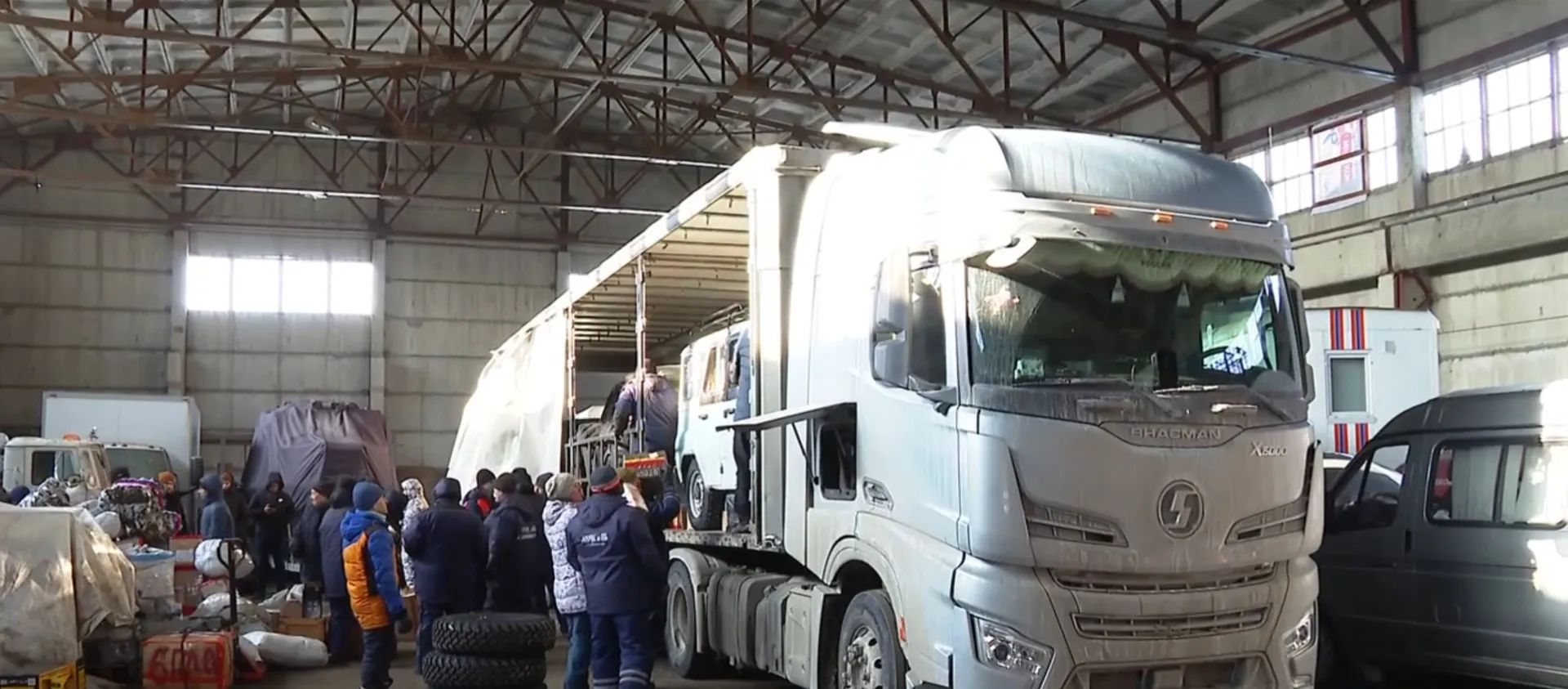 Подарки ко Дню защитника Отечества отправили сегодня из Барнаула в зону проведения СВО