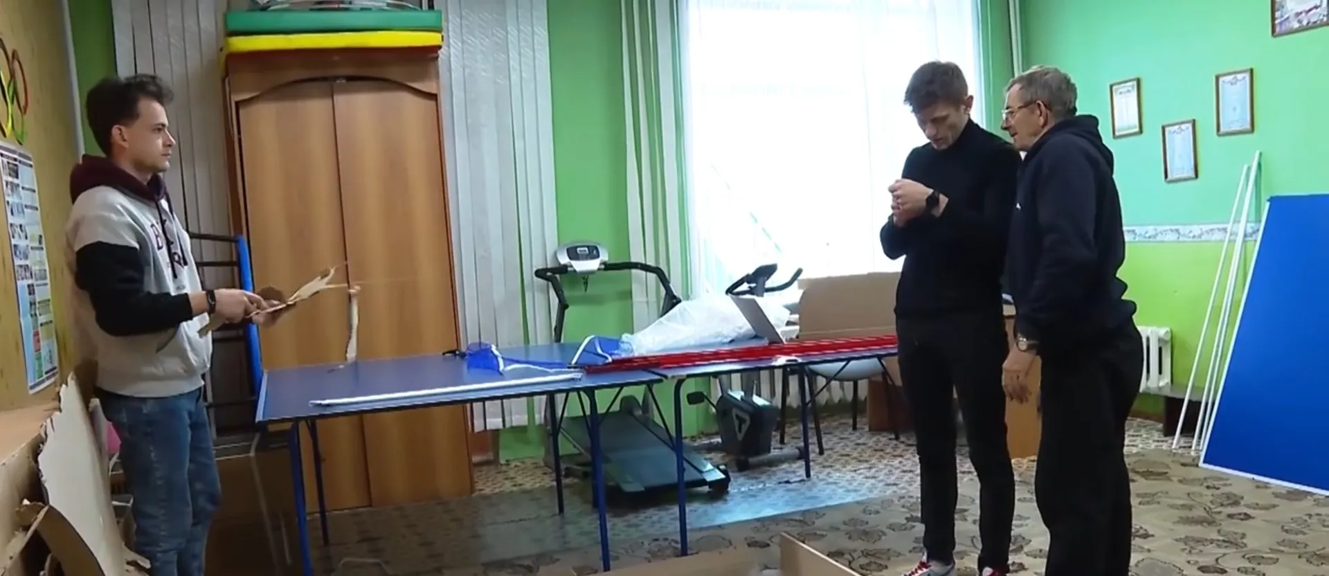 Алейские организации, помогающие детям в сложной жизненной ситуации, получили новый спортинвентарь и мультимедийное оборудование