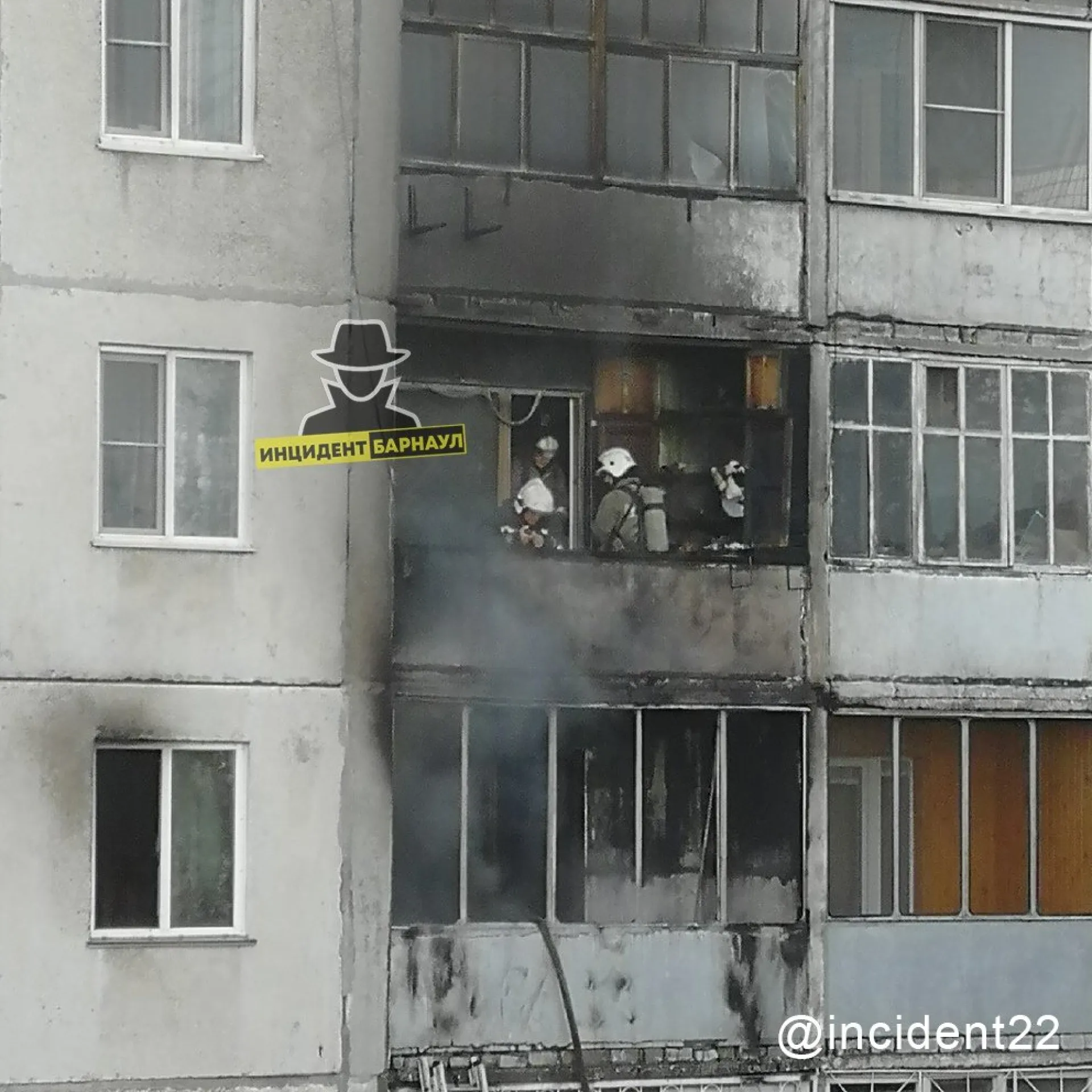 Пожар в девятиэтажном доме произошёл в Барнауле Пожар в девятиэтажном доме произошёл в Барнауле