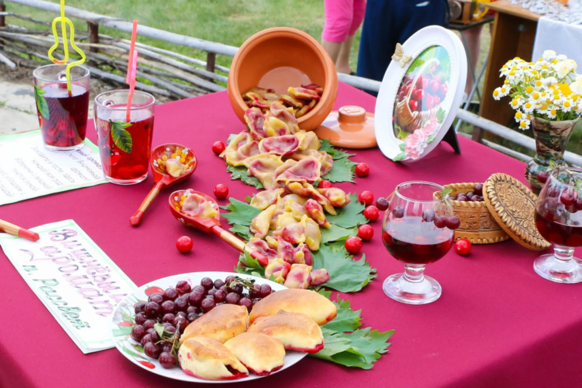 Почти тонну вареников съели на фестивале в Алтайском крае