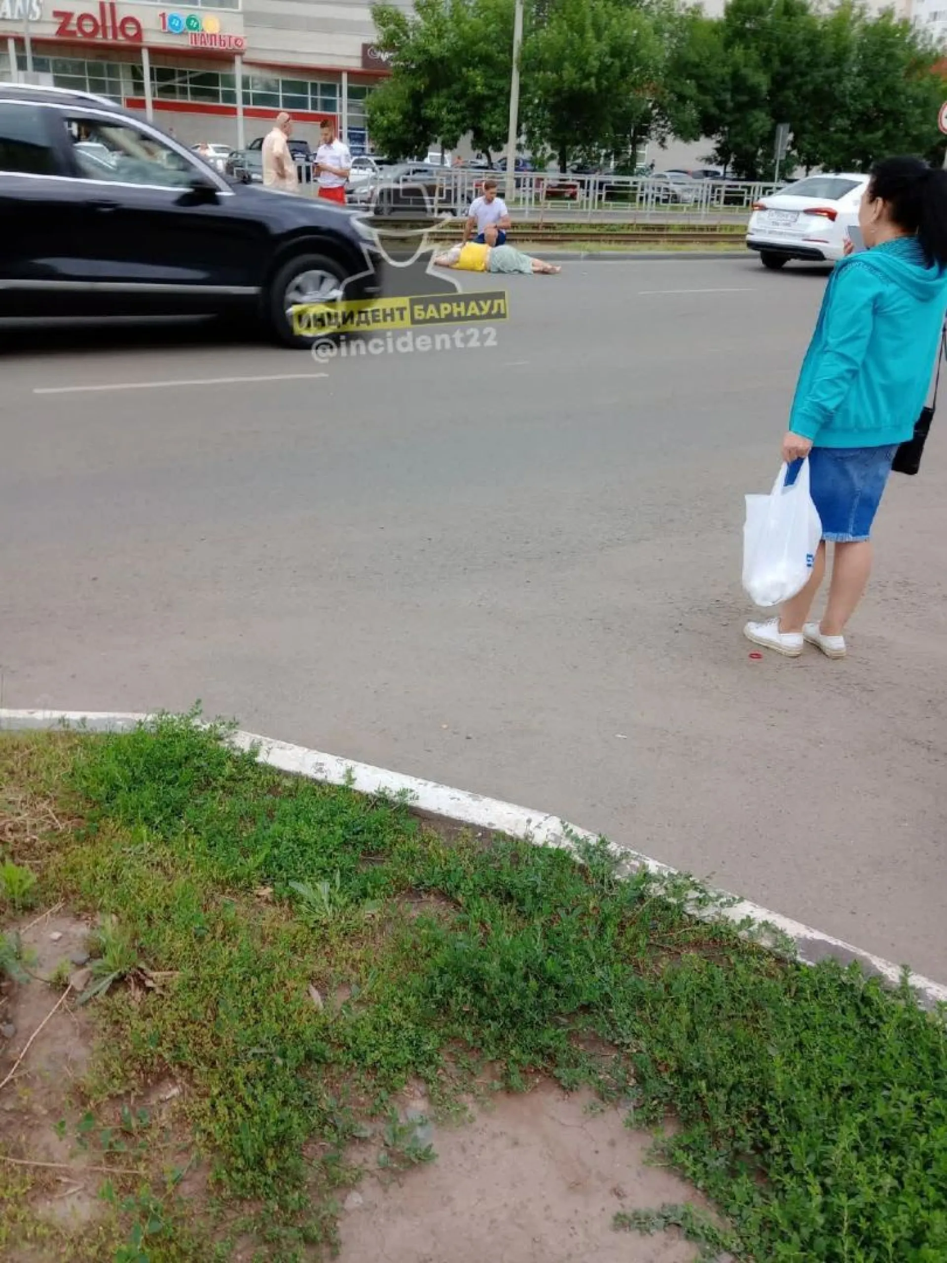 Пожилую женщину сбили на дороге в Барнауле