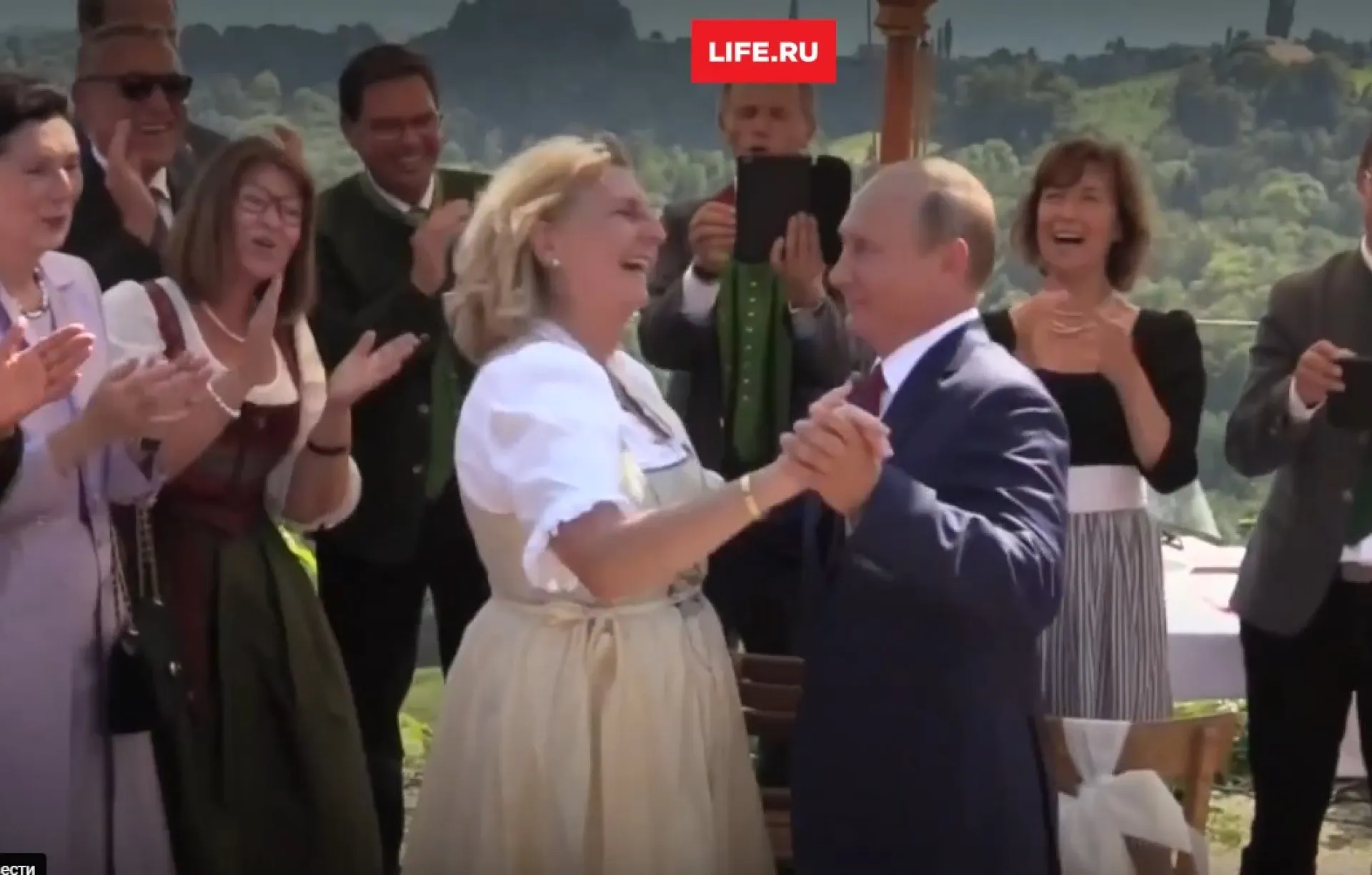Экс-министр иностранных дел Австрии, станцевавшая с Путиным, приедет в Бийск