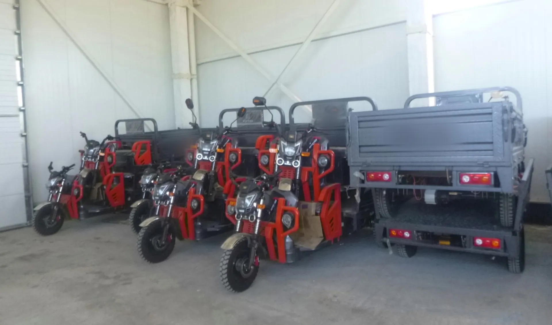 Незаконный ввоз электрических трициклов пресекли алтайские таможенники Незаконный ввоз электрических трициклов пресекли алтайские таможенники