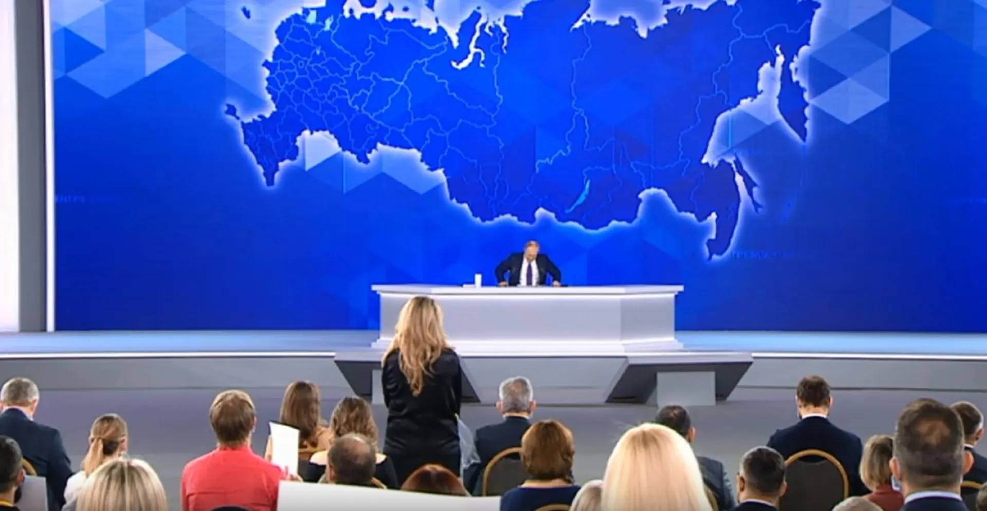 Началась ежегодная пресс-конференция Владимира Путина